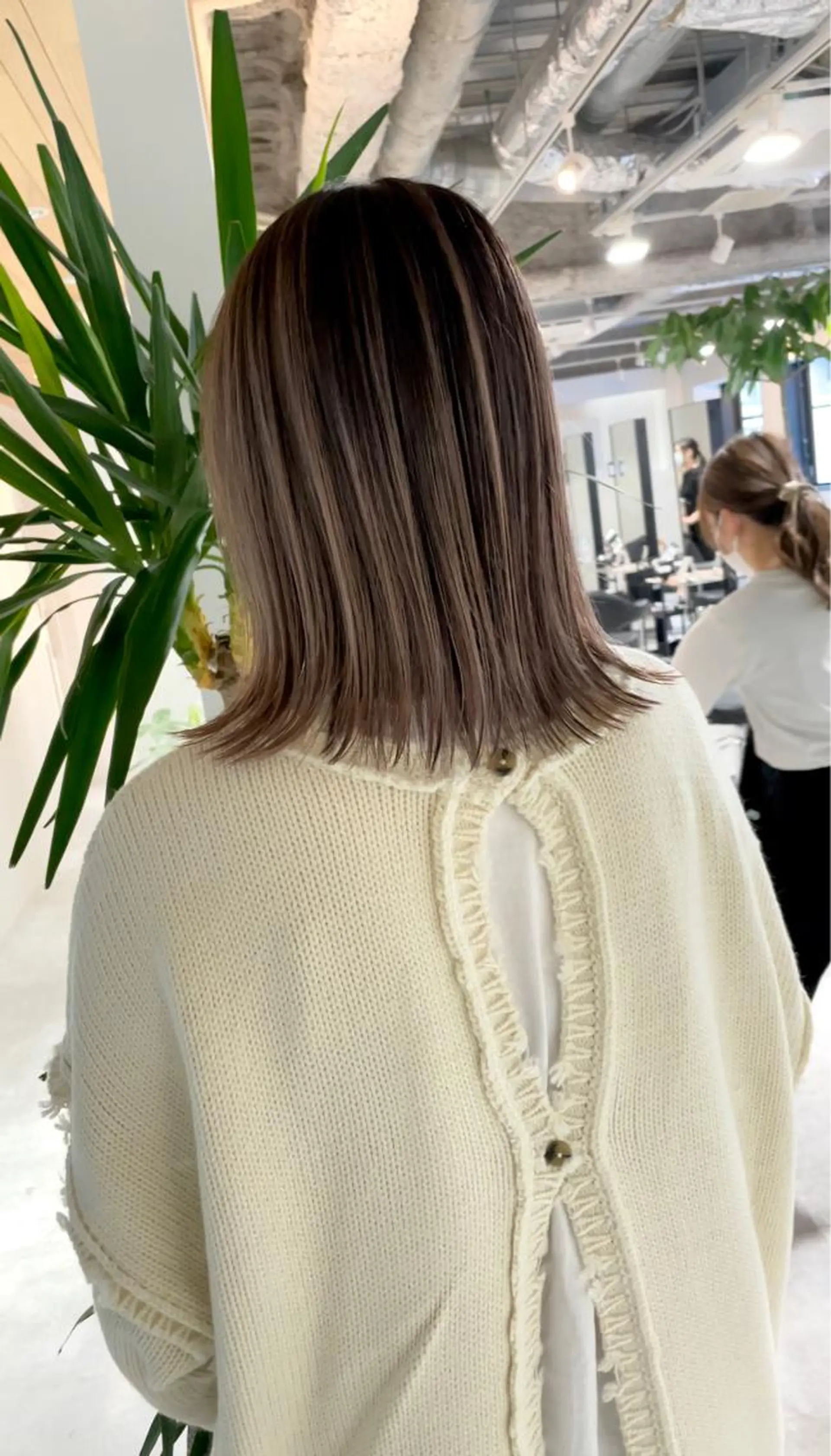 ミディアム ボブ レイヤーカット ヘアカラー トリートメント 神戸でブリーチなら puty/レイヤーのヘアスタイル