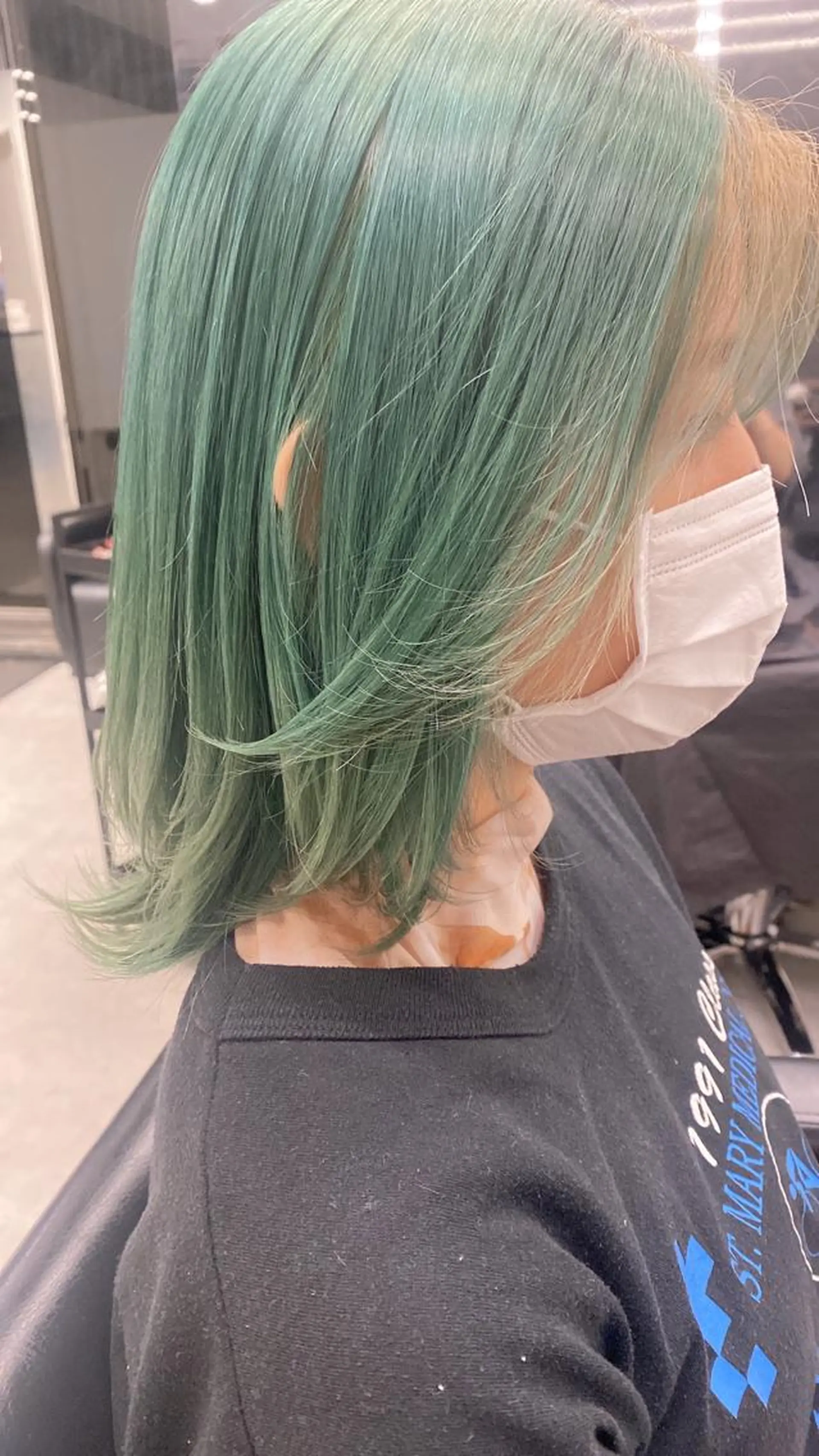 ミディアム ヘアカラー Kro ハイトーン×ブリーチのヘアスタイル