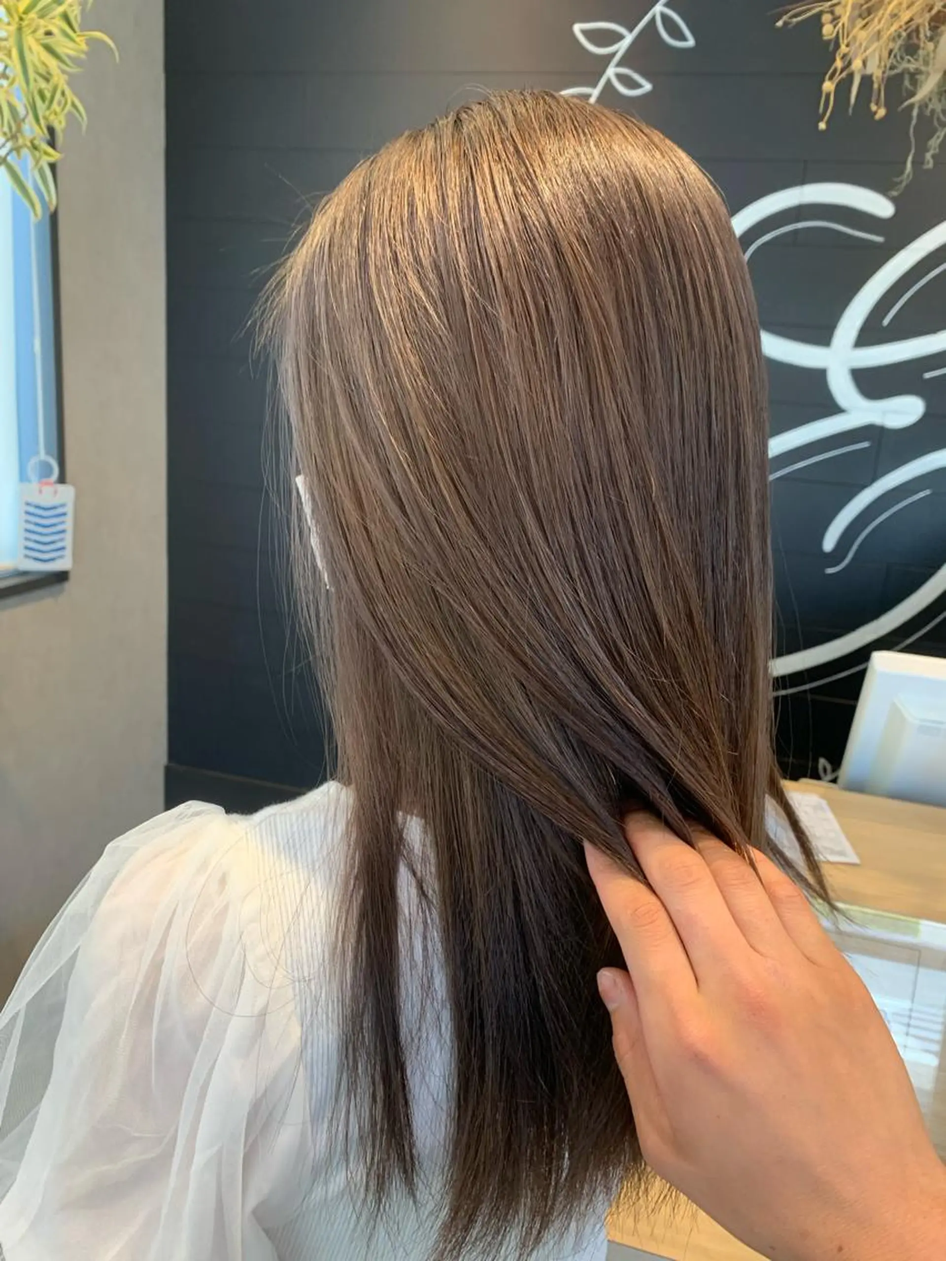 セミロング カラー グレージュ 名古屋/デザイン/ ブリーチ/松井亮磨のヘアスタイル