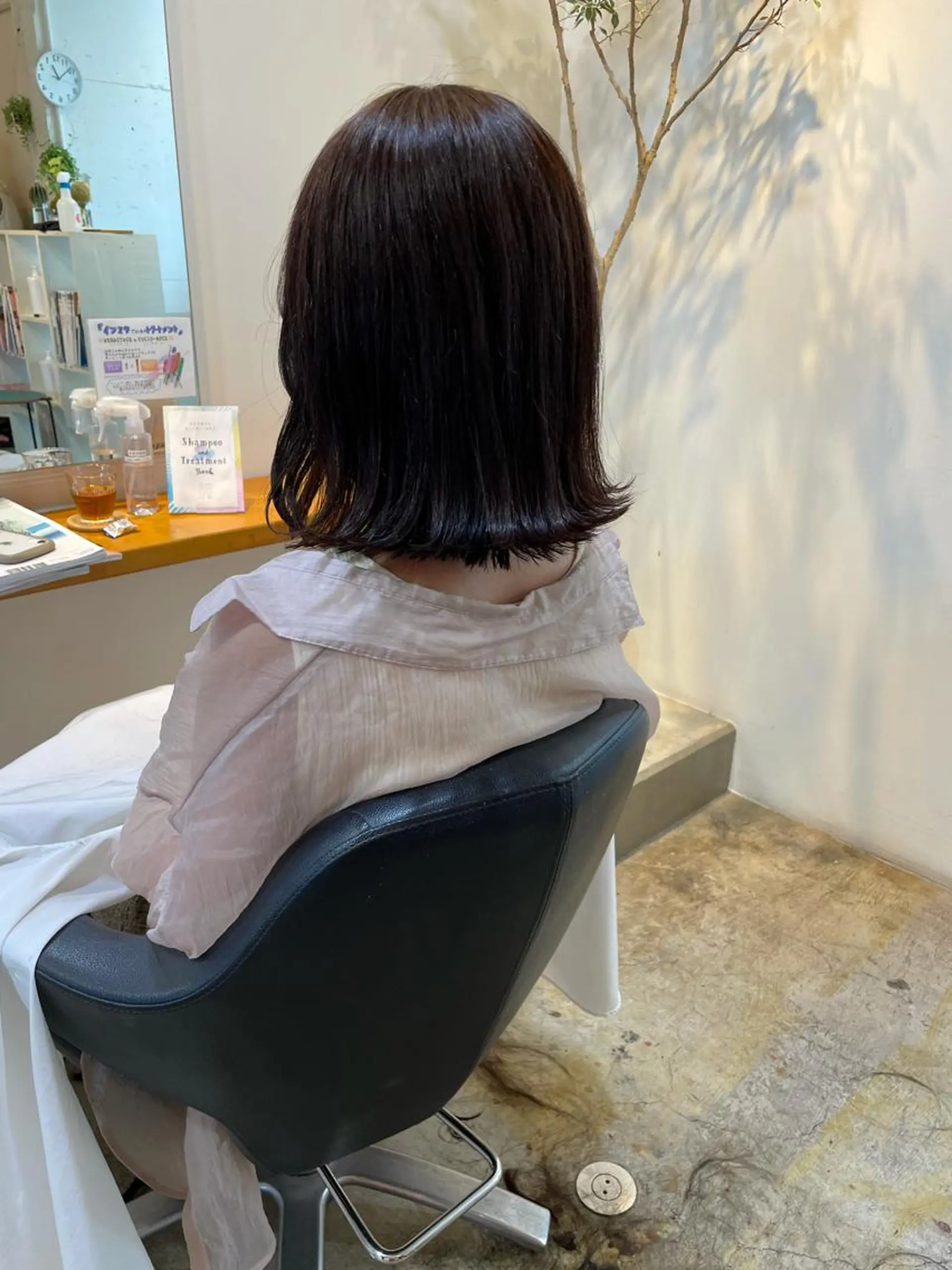 ミディアム カラー カット ヘアカラー トリートメント MIOベージュカラー 柔らかいカラーのヘアスタイル