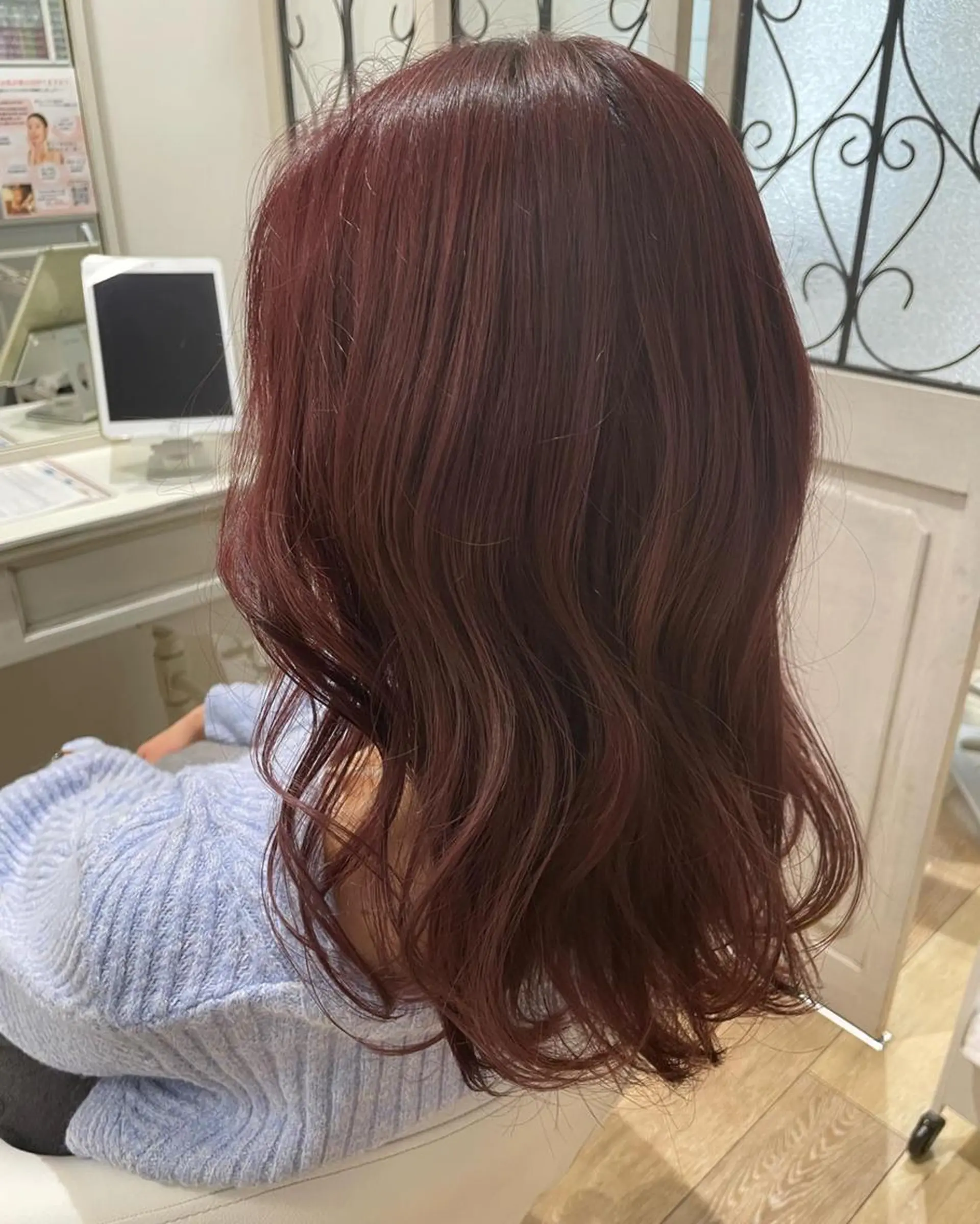 ミディアム カラー パーマ ヘアアレンジ メンズ キッズ ネイル マツエク・マツパ メンズブリーチ ブリーチ レッドカラー 赤色 🫧垢抜けヘア🫧 SHIORIのヘアスタイル