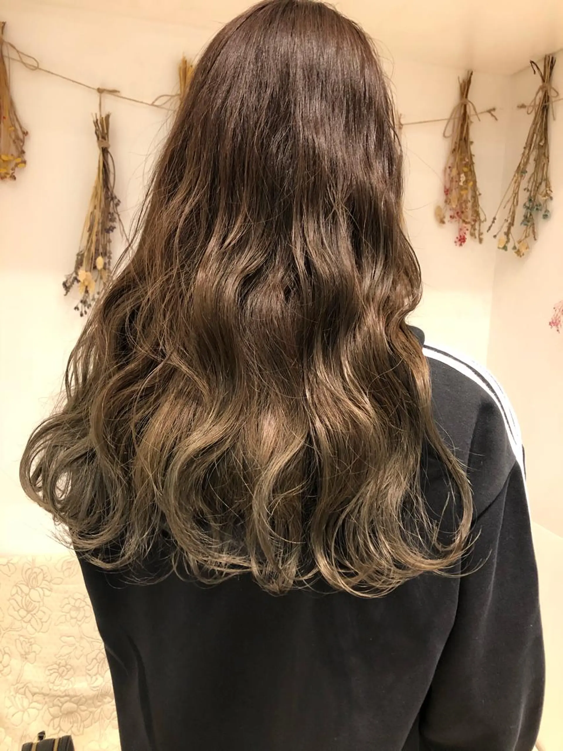 ロング カラー ベージュカラー グラデーションカラー はだゆうき @hadadan08のヘアスタイル