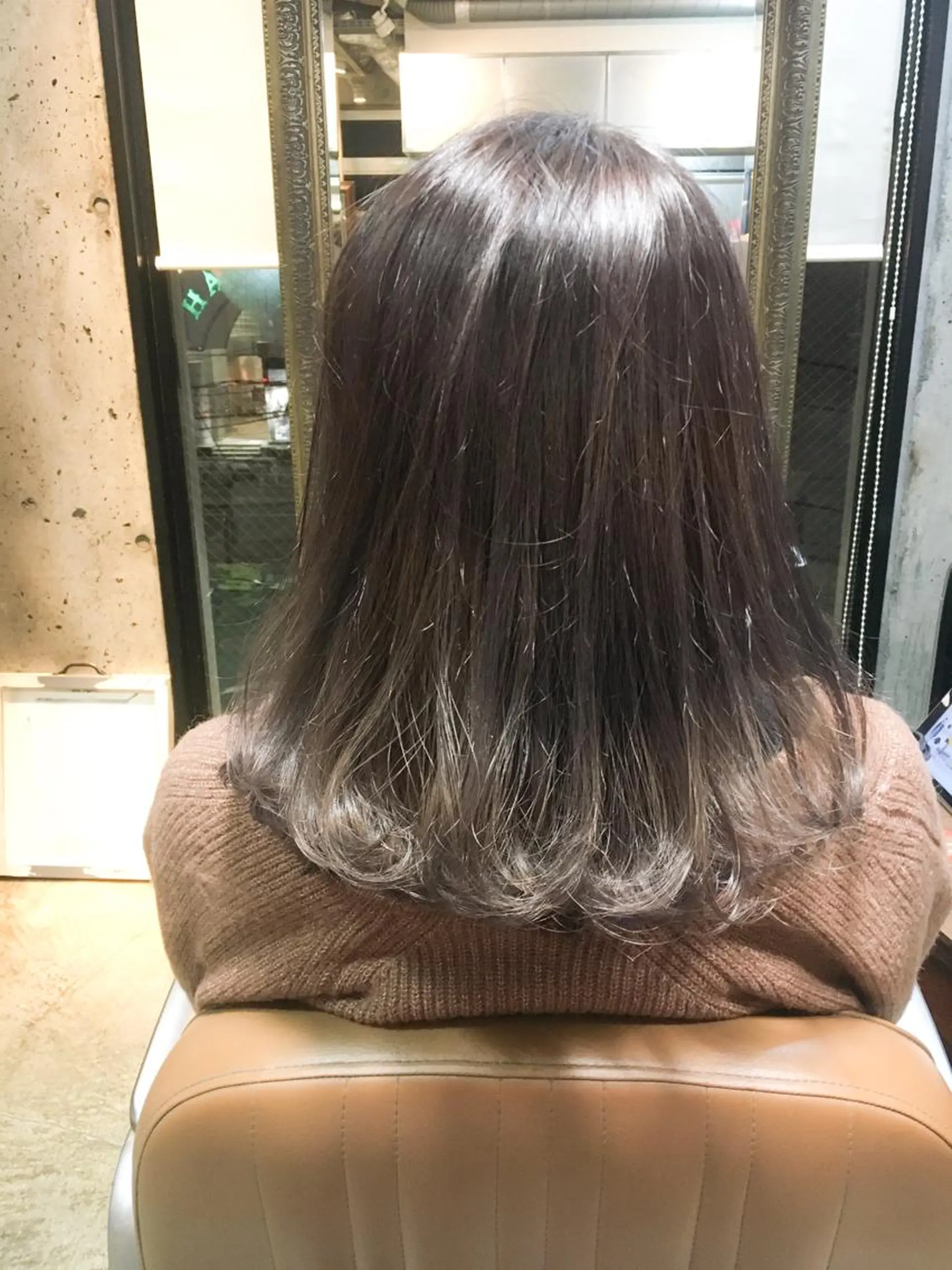 ミディアム カラー グラデーションカラー グレージュ 北條 優輝のヘアスタイル