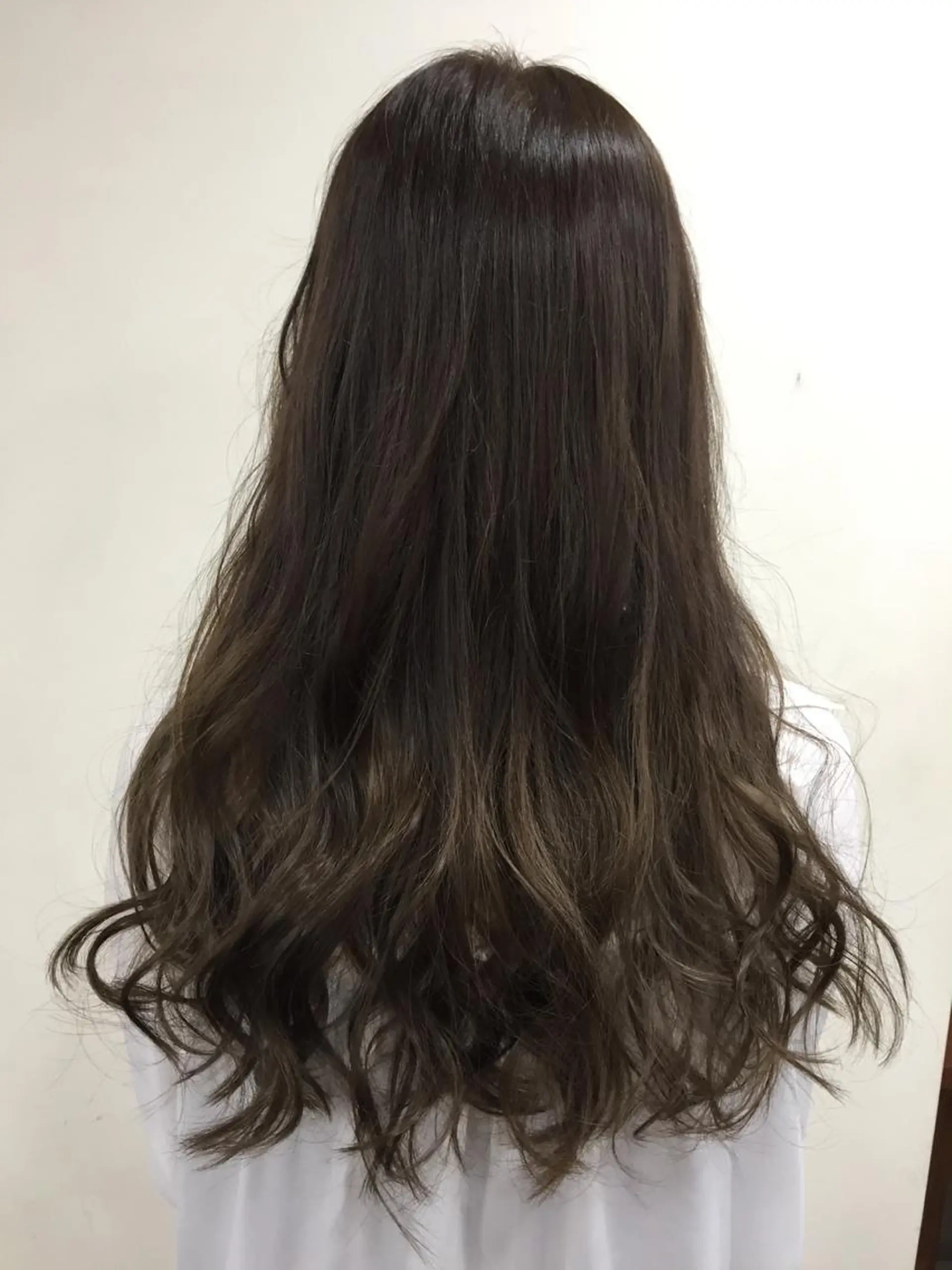 ロング カラー アッシュ アッシュグレー ブリーチ 透明感カラー グラデーションカラー 🌛ダブルカラー 🌜SAYAKAのヘアスタイル