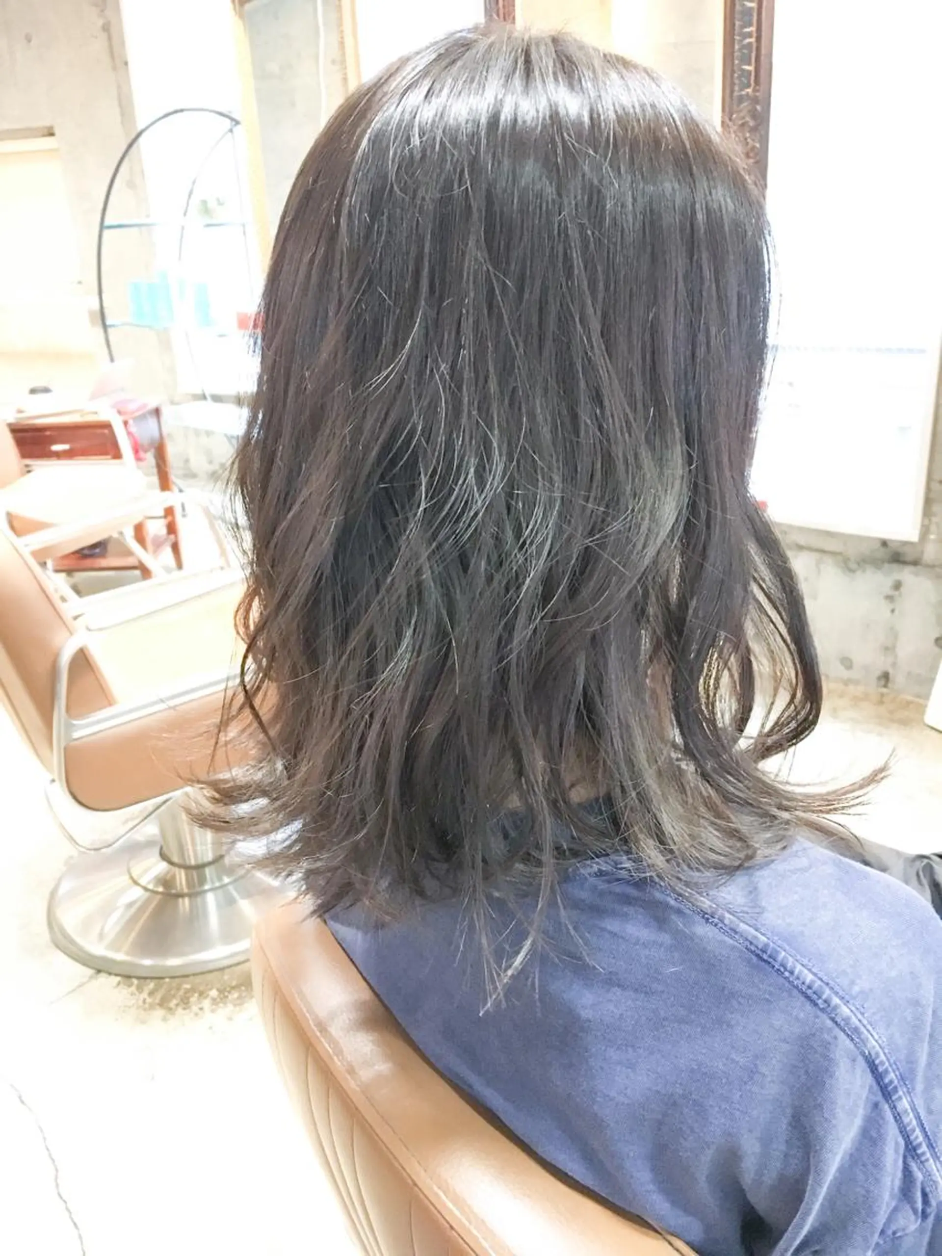 セミロング カラー グレージュ カーキグレージュ 北條 優輝のヘアスタイル