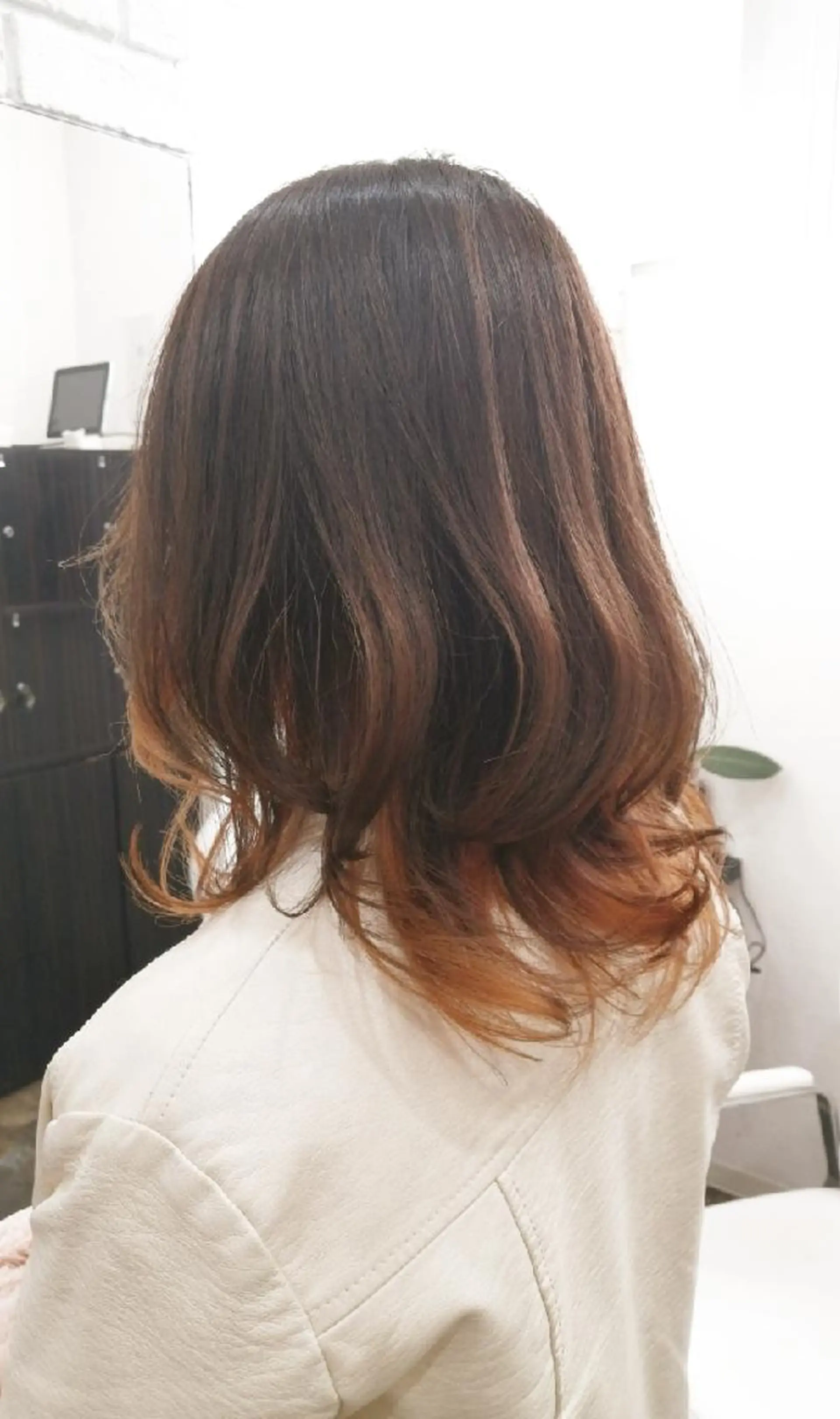 セミロング カラー ベージュカラー インナーカラー オレンジ オレンジベージュ カット ヘアカラー sepiage trois所属・酒井 亜希のヘアスタイル