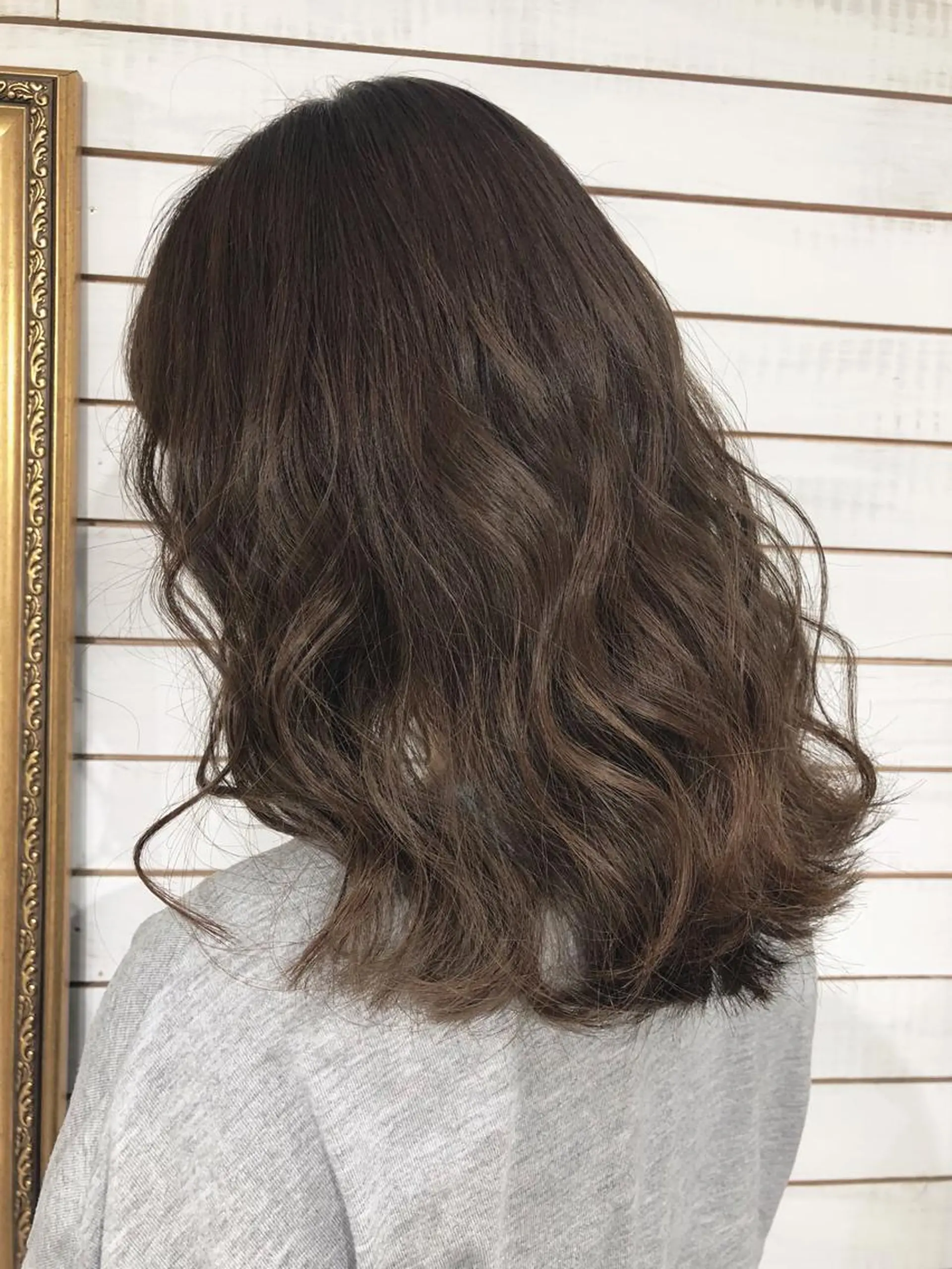 ミディアム カラー ヘアアレンジ アッシュ カット ヘアカラー 🦋美髪／エクステ 🦋アベイクミのヘアスタイル