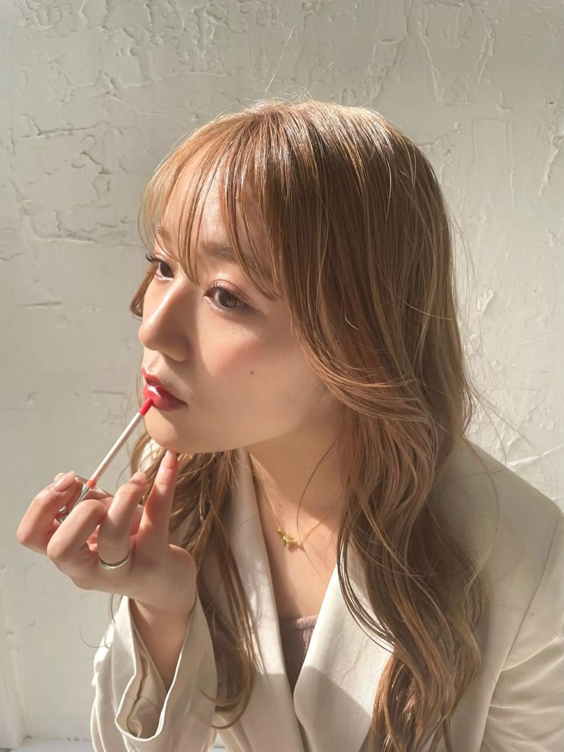 ロング カラー ベージュカラー ミルクティーベージュ レイヤーカット salowin梅田茶屋町north所属・くがれいじ 梅田/ショート/ボブのヘアスタイル