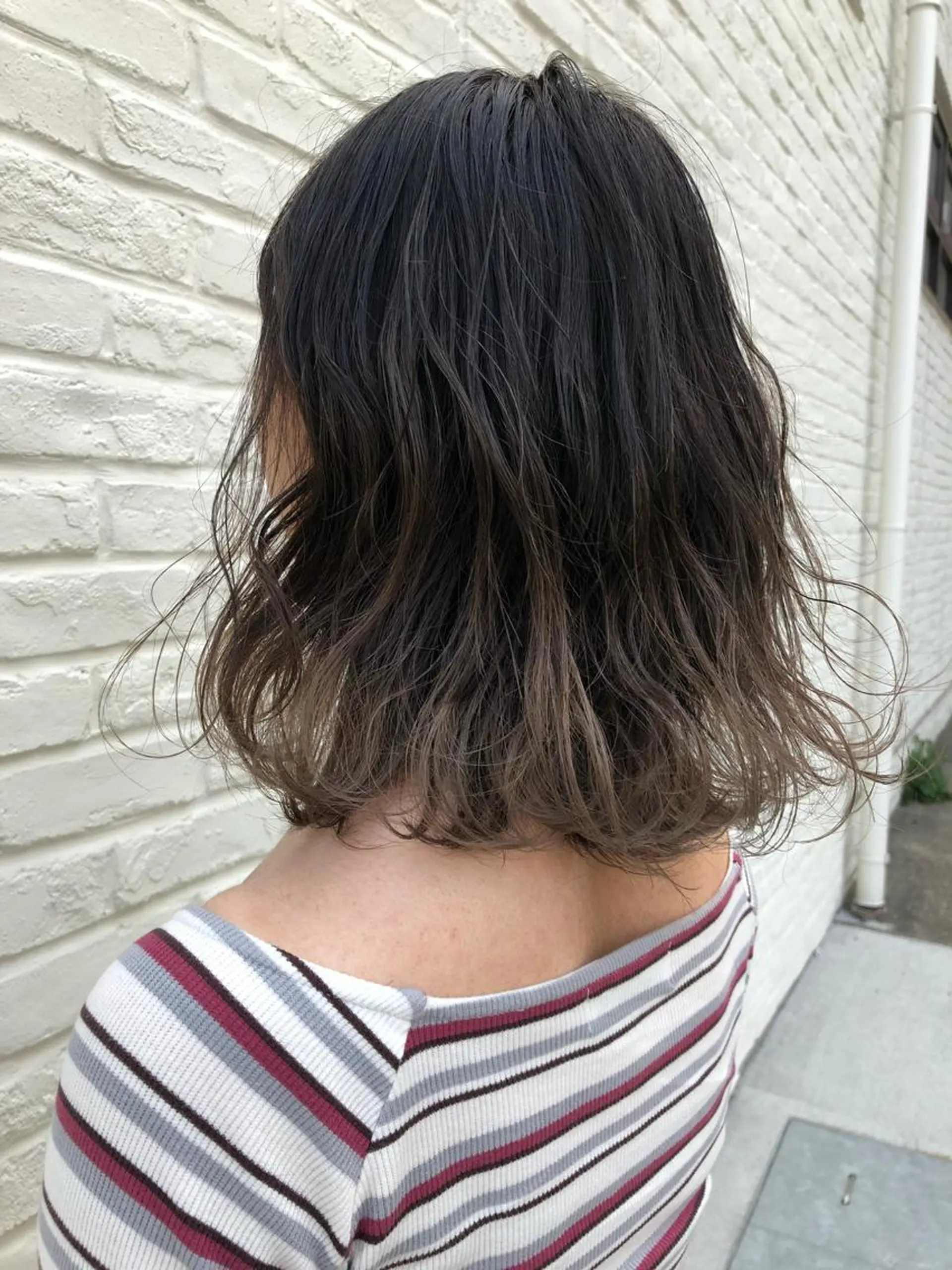 ショート カラー グラデーションカラー グレージュ ニシオカ タクヤのヘアスタイル