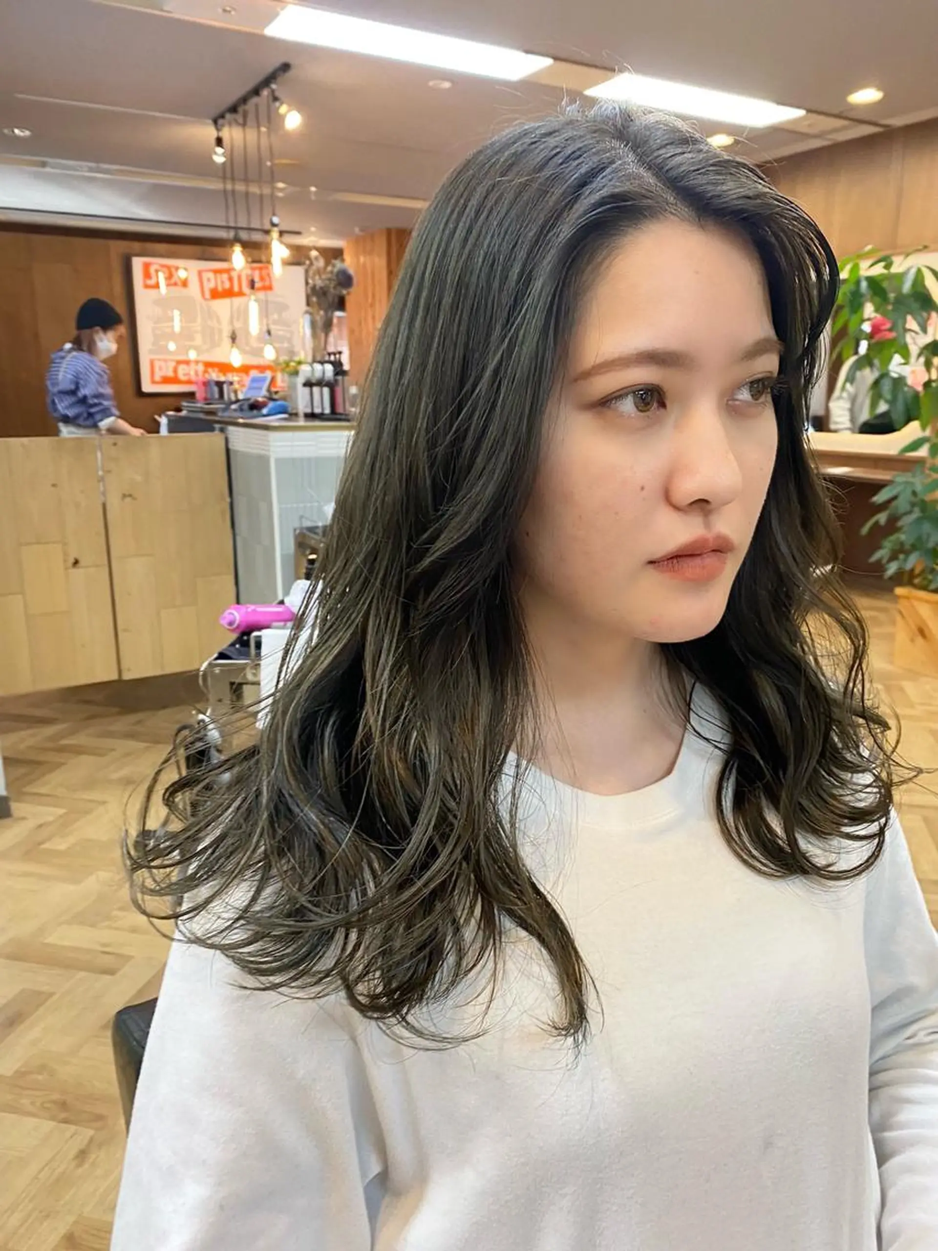 ロング カラー ハル🌸柔色/ ブリーチなし/艶髪のヘアスタイル