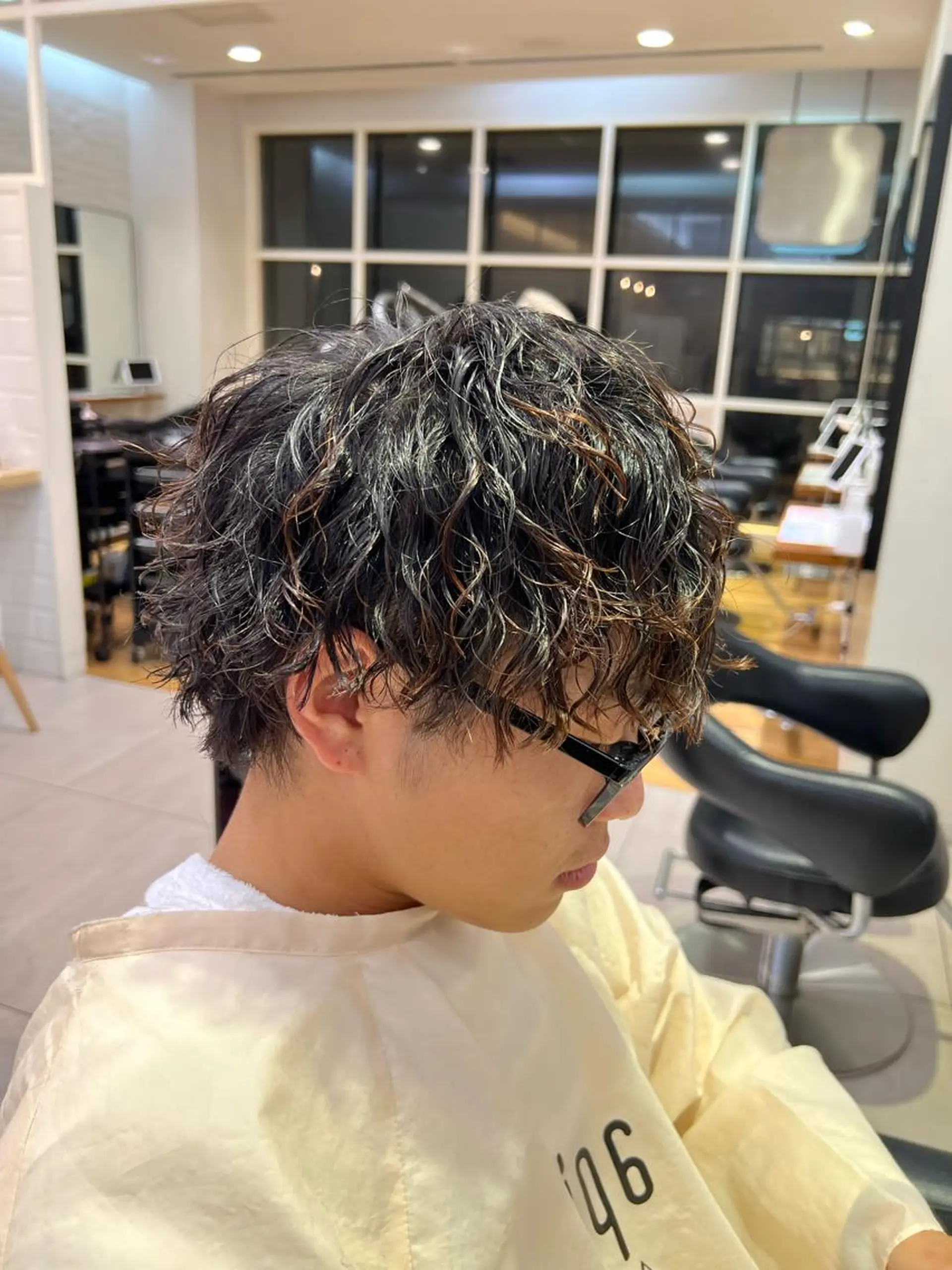 ミディアム メンズパーマ 岩成健志郎のヘアスタイル