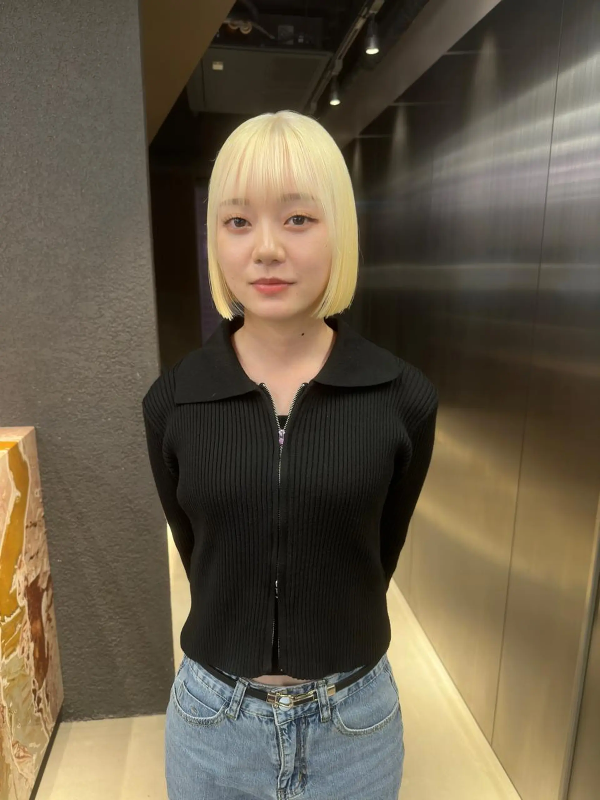 ショート カラー ブロンド ホワイトブロンド ボブ ヘアカラー トリートメント 鈴木/ミルクティー/ ブリーチ/ボブ/のヘアスタイル