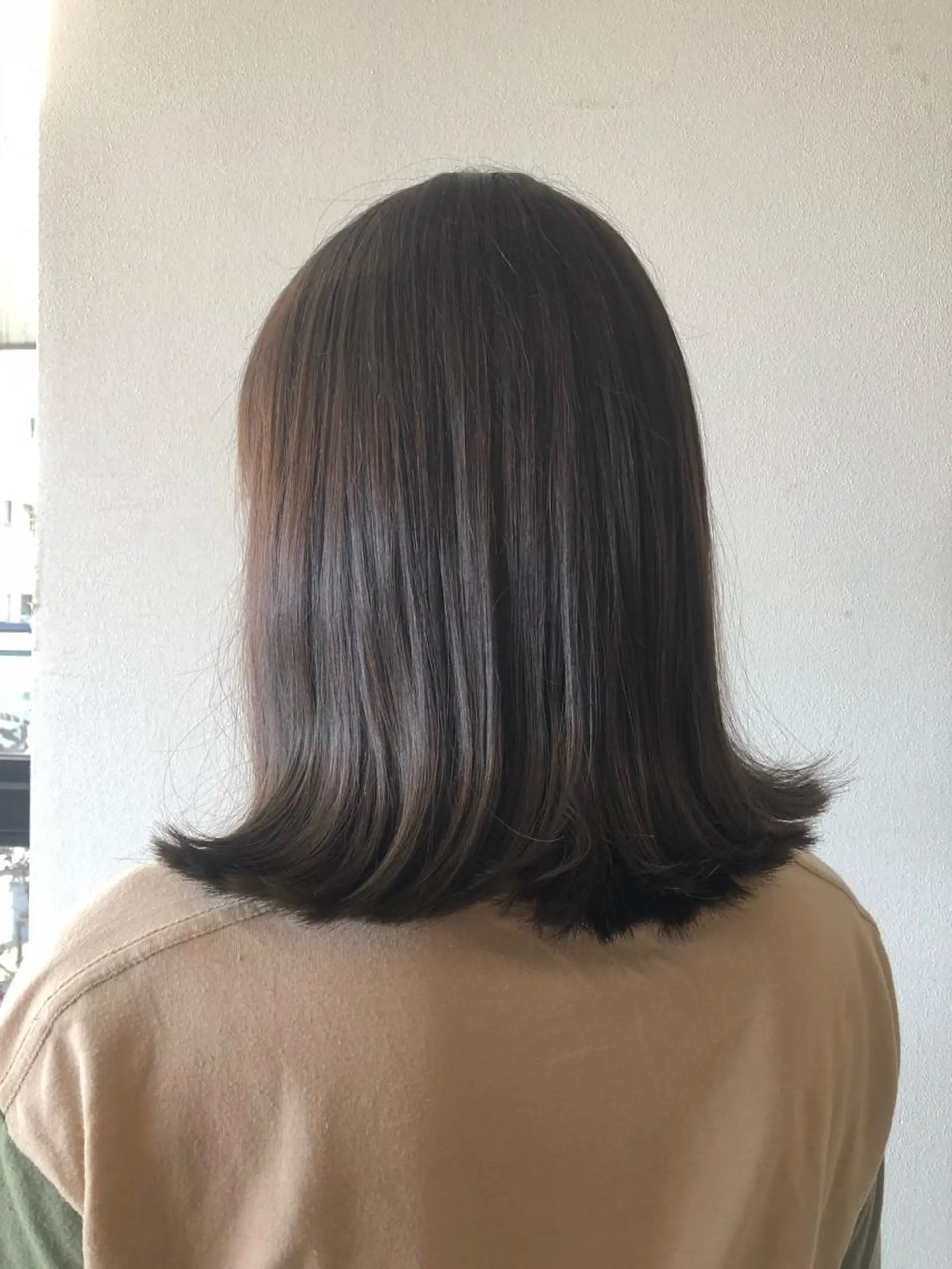 ミディアム アッシュ 外ハネヘア 森本　舞✴︎ 似合わせパーマのヘアスタイル