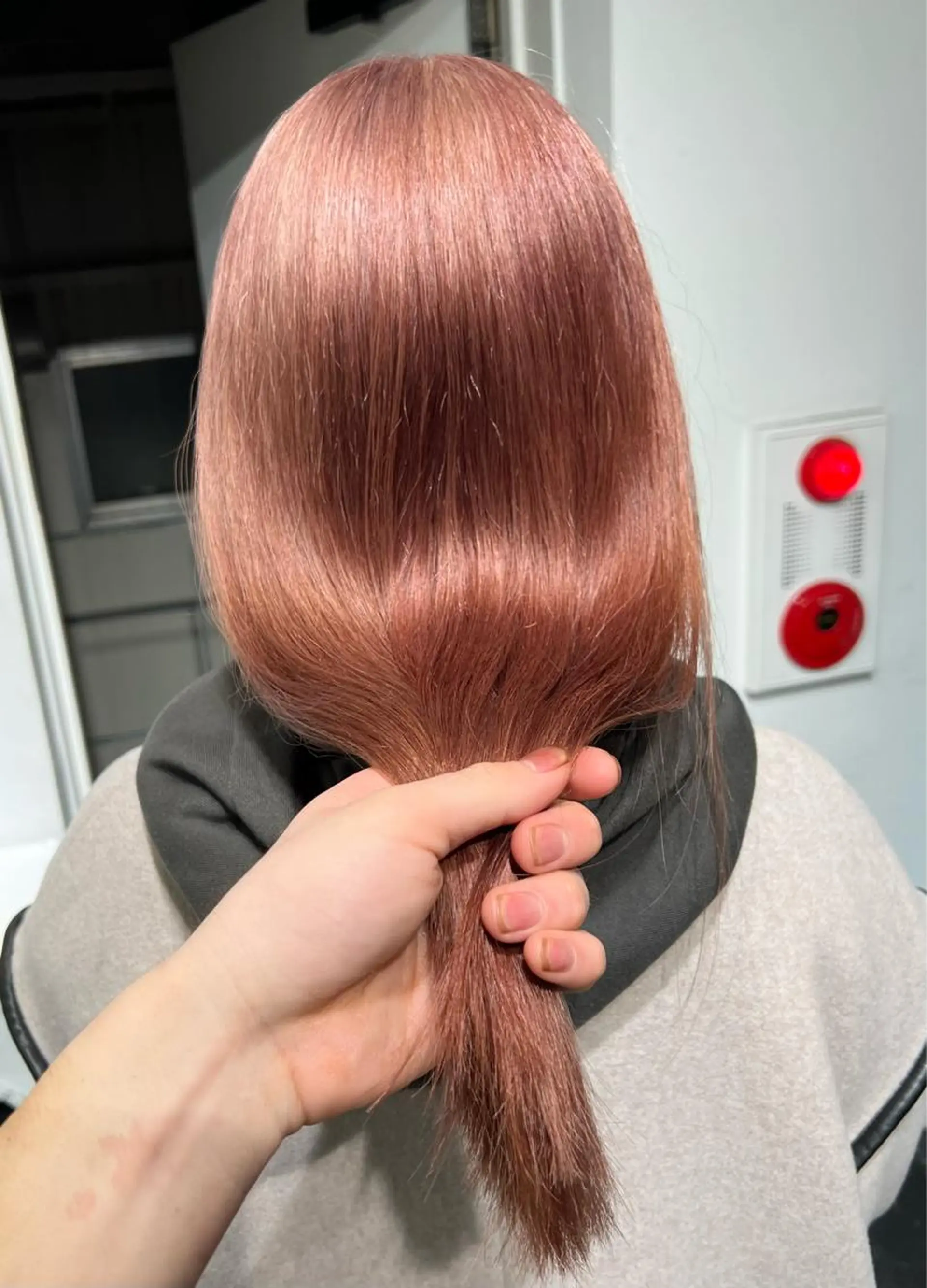 ミディアム カラー パーマ ヘアアレンジ メンズ キッズ ネイル マツエク・マツパ アイブロウ ミディアムレイヤー メンズバレイヤージュ メンズブリーチ メンズハイライト メンズインナーカラー nico TOKYO 渋谷所属・ブリーチ　ハイトーン 特化🌈フジタハルキのヘアスタイル