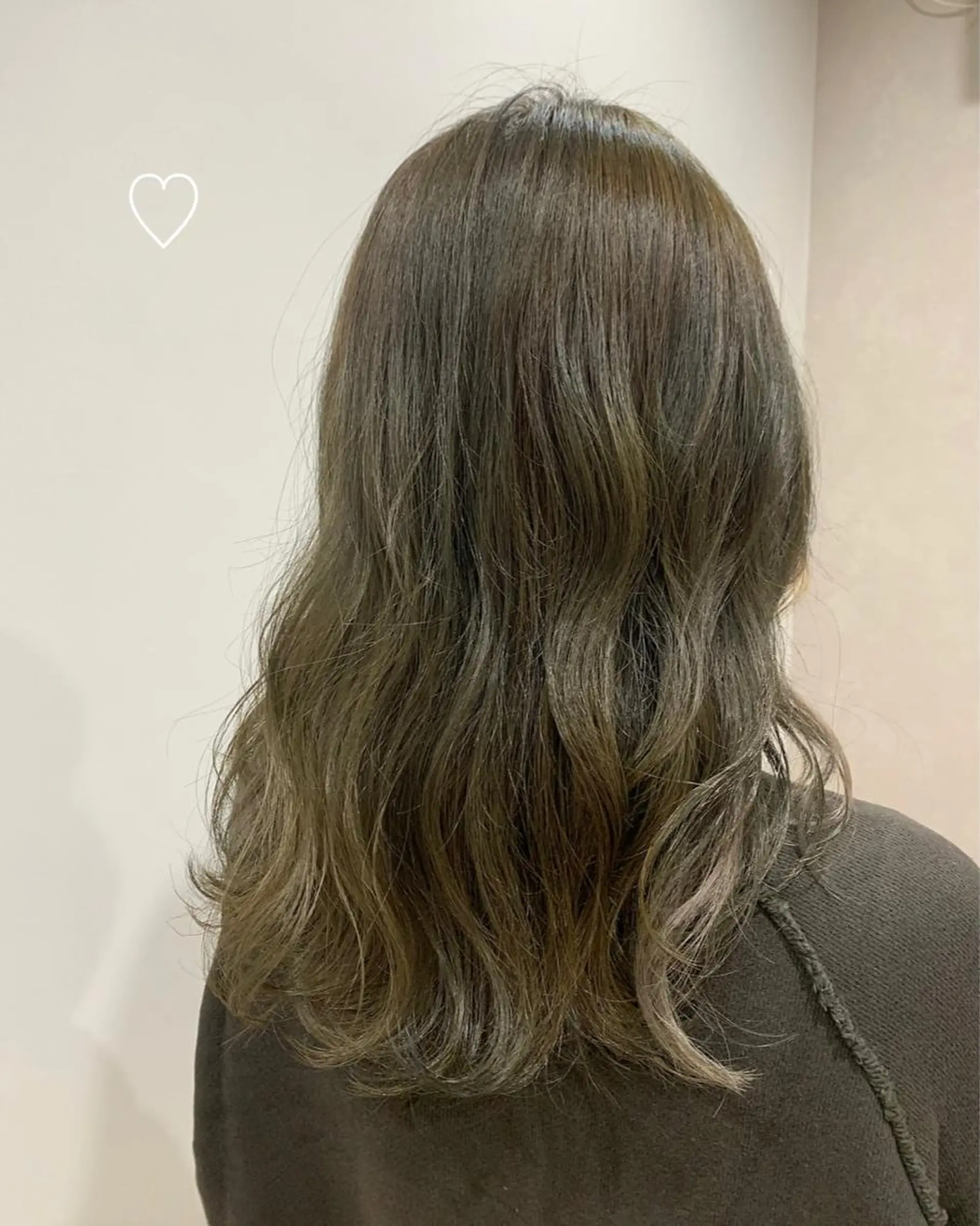 セミロング カラー 透明感カラー うえの ももねのヘアスタイル