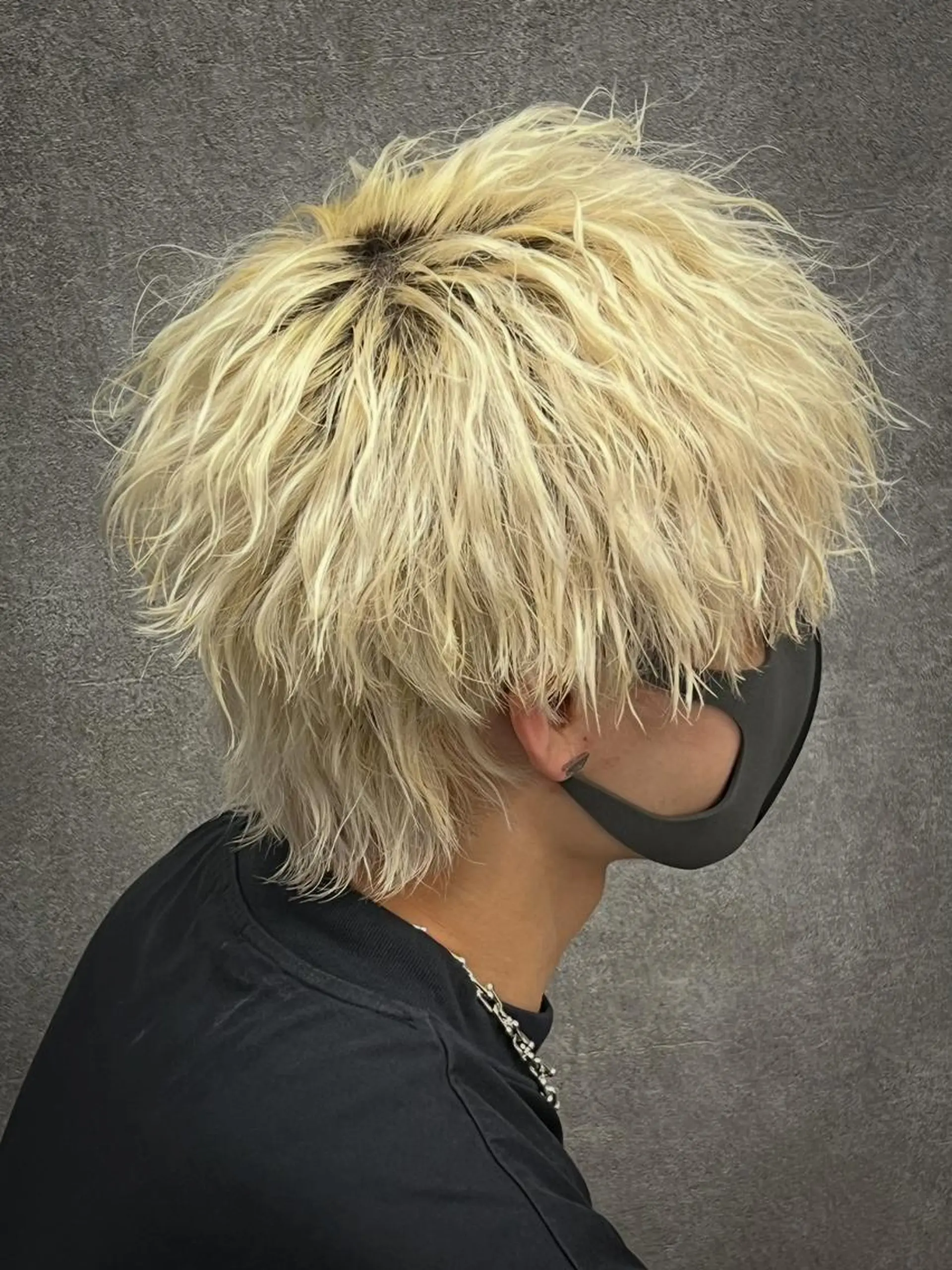 ミディアム カラー メンズ メンズウルフカット ブロンド ウルフカット カット ヘアカラー トリートメント ヘアセット 🔥メンズ 特化スタイリスト🔥のヘアスタイル