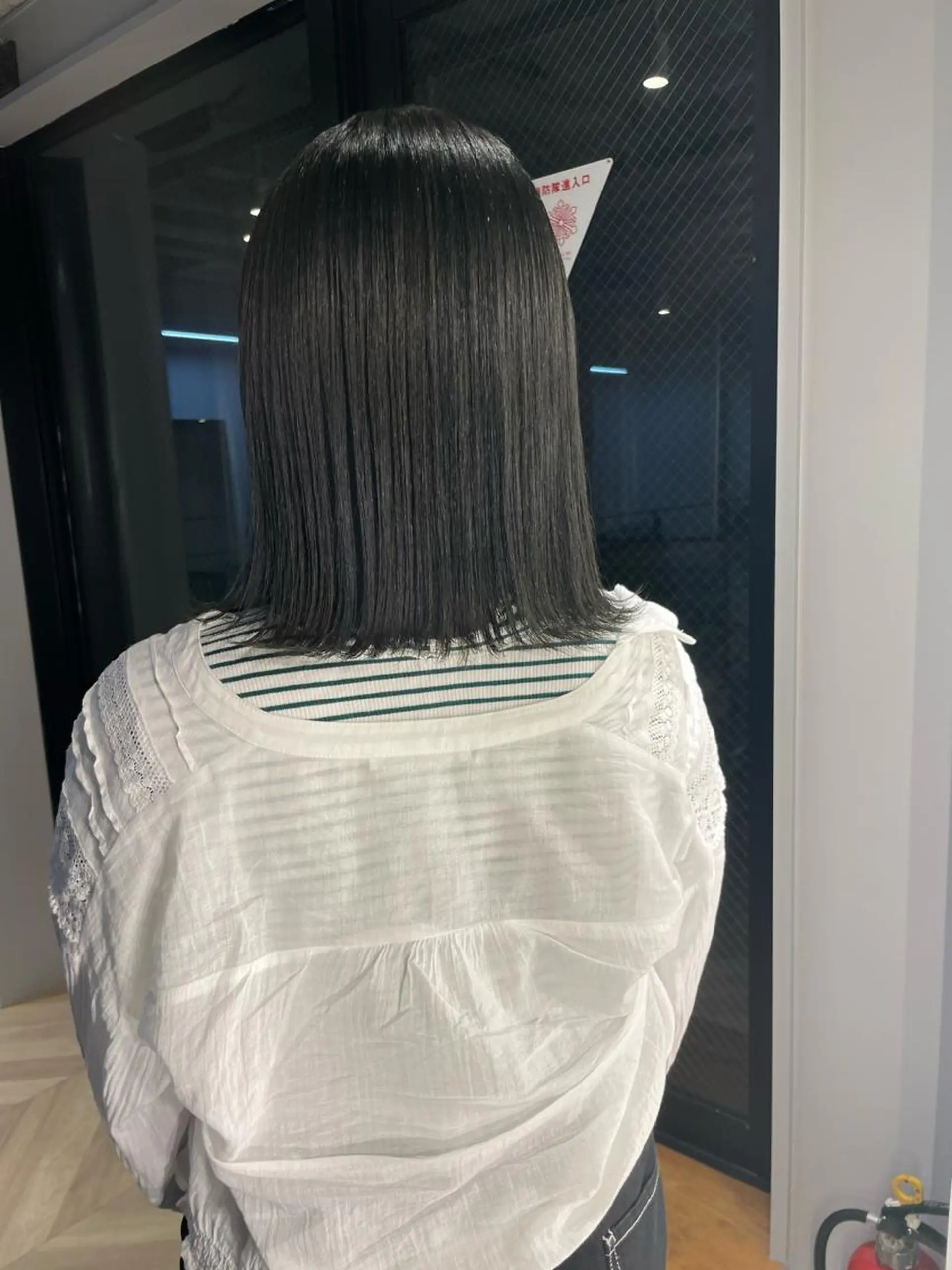 ミディアム yuri/オリーブ/ 暖色カラー/レイヤーのヘアスタイル