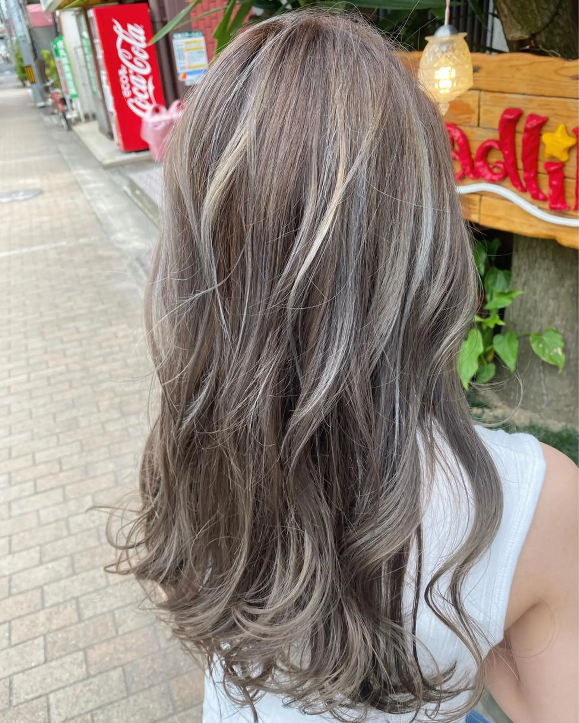 ロング ハイライト ヘアカラー トリートメント 玉木 育実のヘアスタイル