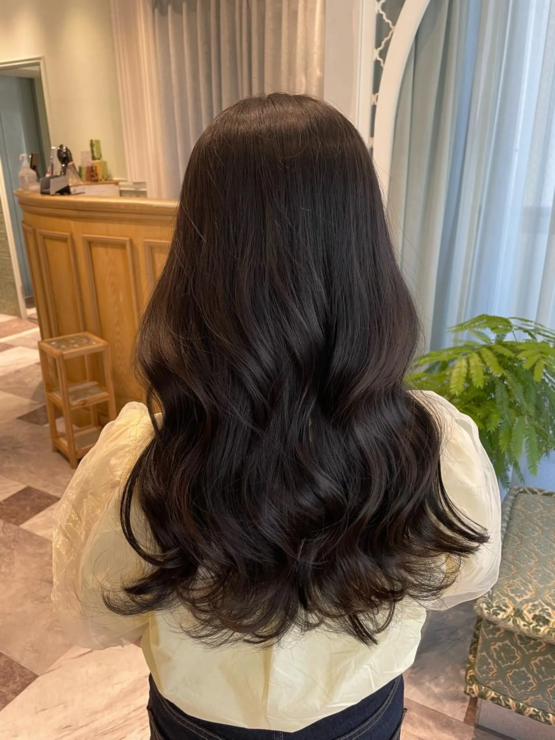 ロング カラー ベージュカラー 黒髪 ブリーチ ブルーカラー ブルーブラック ヘアカラー トリートメント 木屋元一/透明感 /レイヤー/顔まわりのヘアスタイル