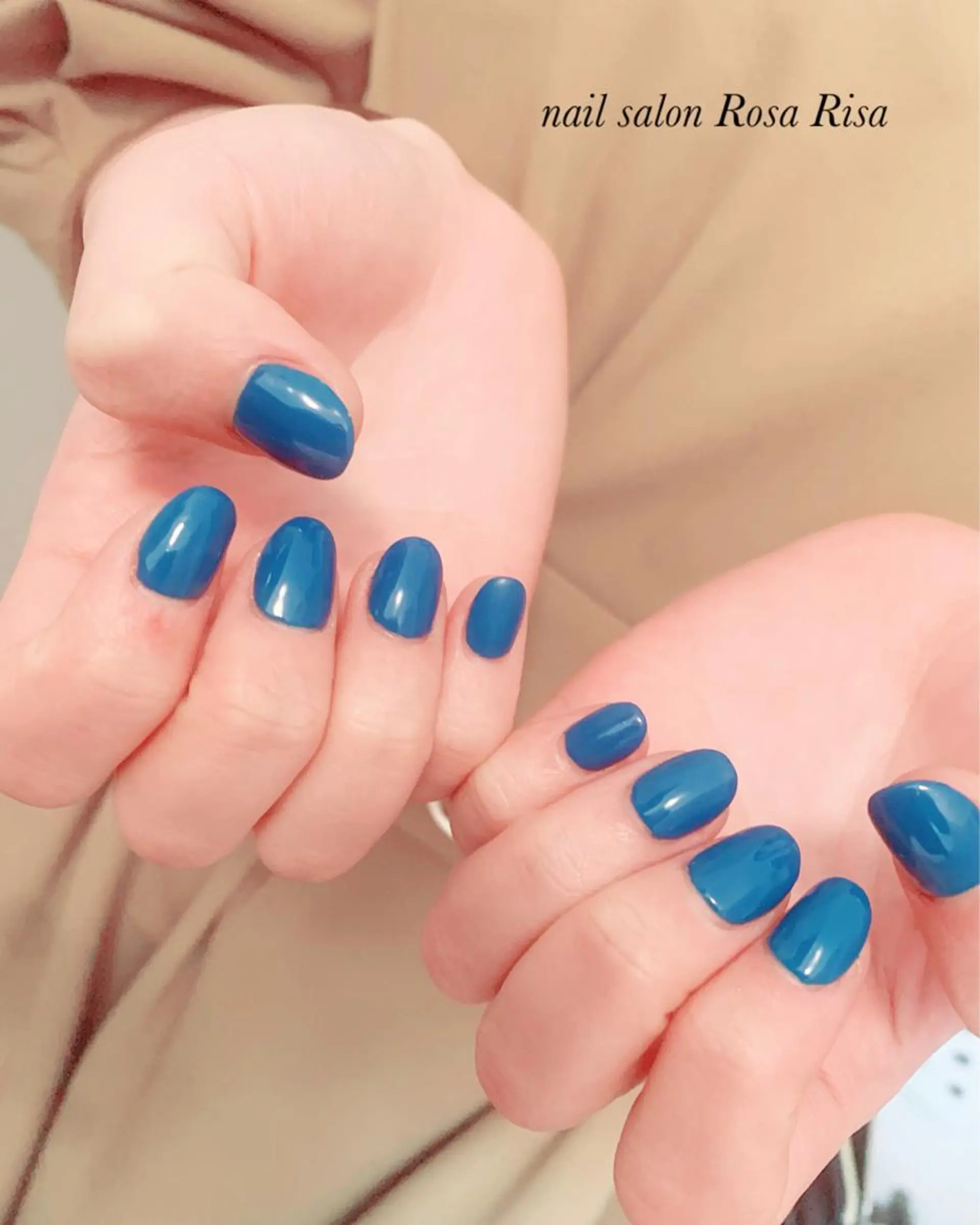 ミディアム ネイル ブルー ハンドネイル ネイルスタジオ シェイクユアハンズのネイルデザイン