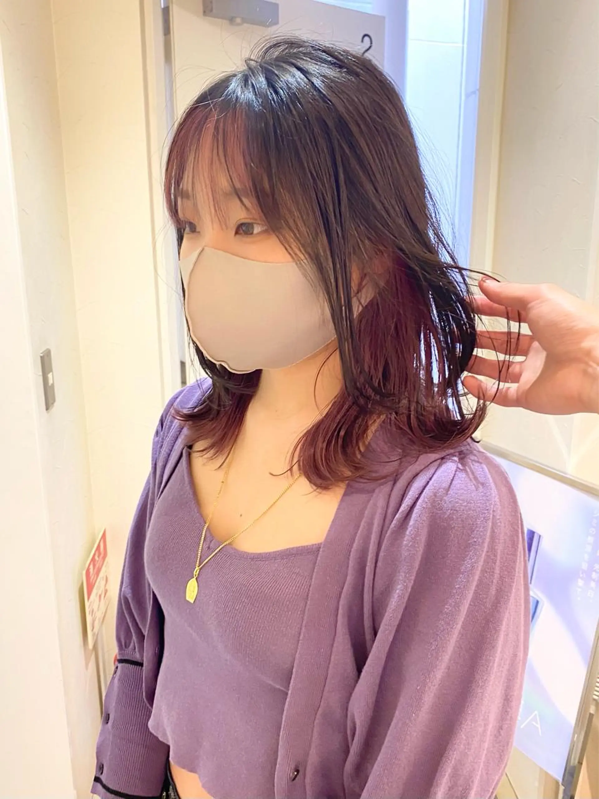 ミディアム カラー カシス インナーカラー レッドカラー ウルフカット 🔮診断サロン 【BASSA】🔮のヘアスタイル