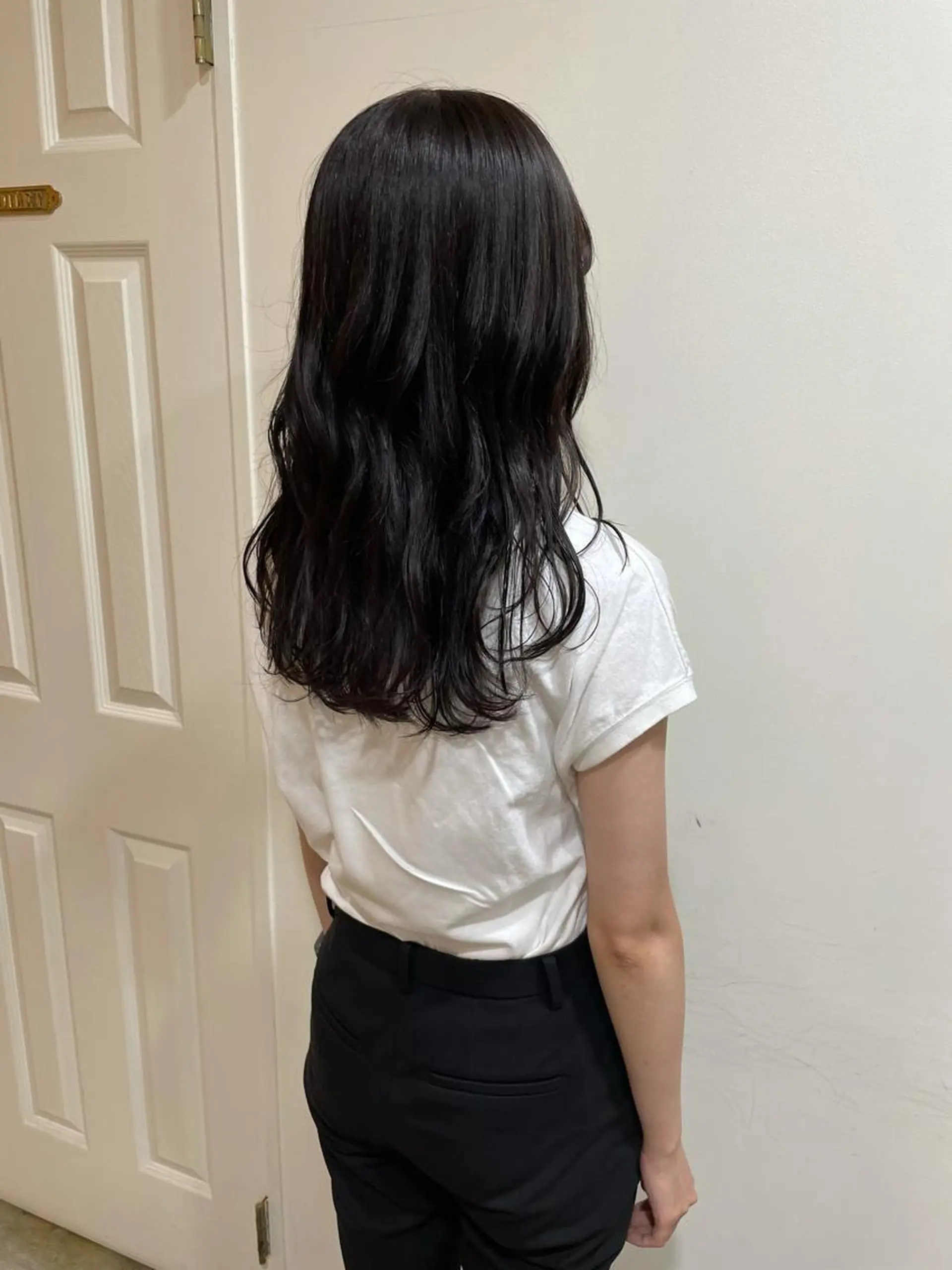 ミディアム カラー カット ヘアカラー トリートメント MIOベージュカラー 柔らかいカラーのヘアスタイル