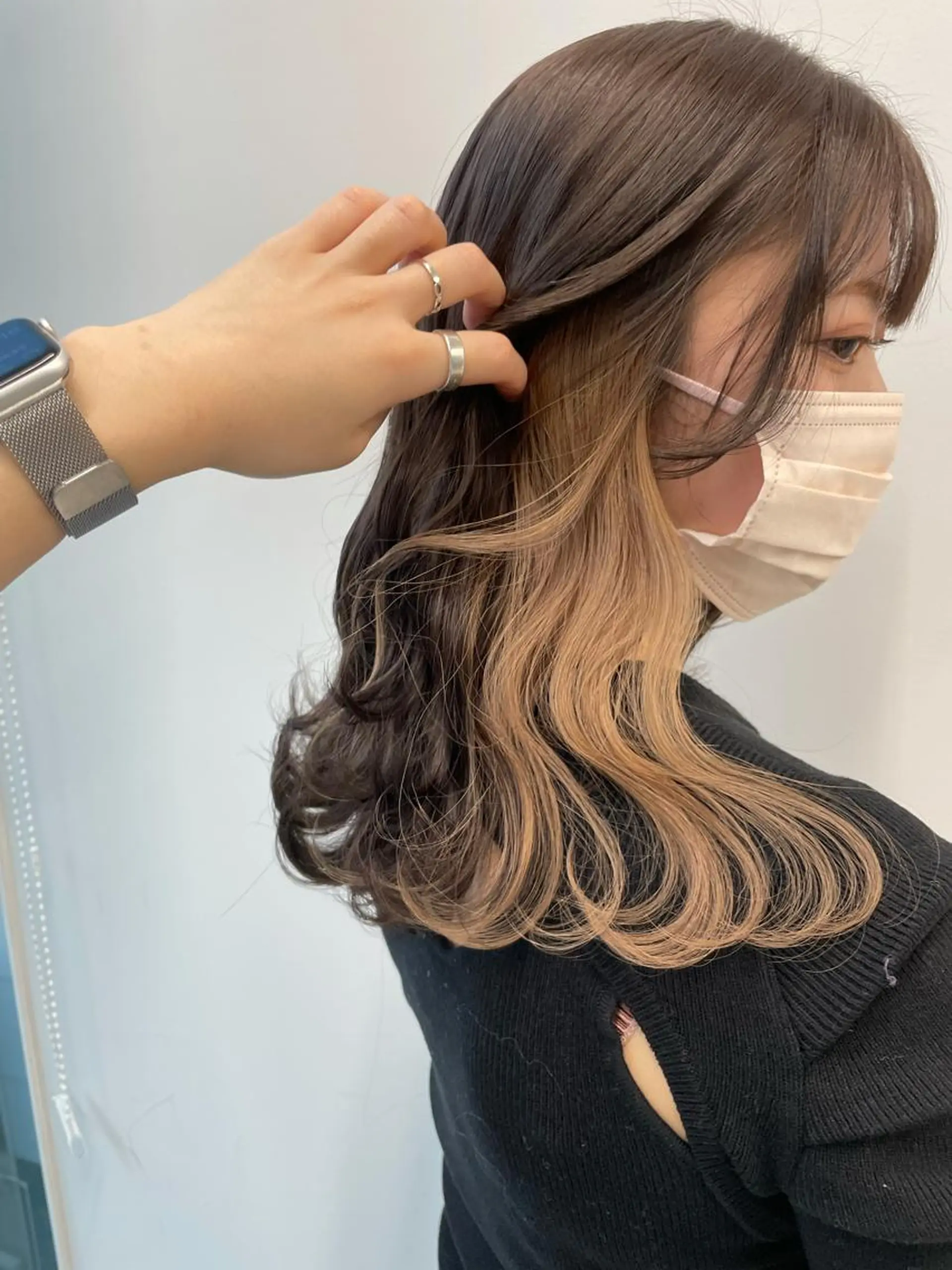 セミロング カラー ヘアアレンジ ベージュカラー ブリーチ イヤリングカラー ホワイトベージュ ヘアカラー トリートメント 🦄インナーカラー 🦄貫井彩花のヘアスタイル