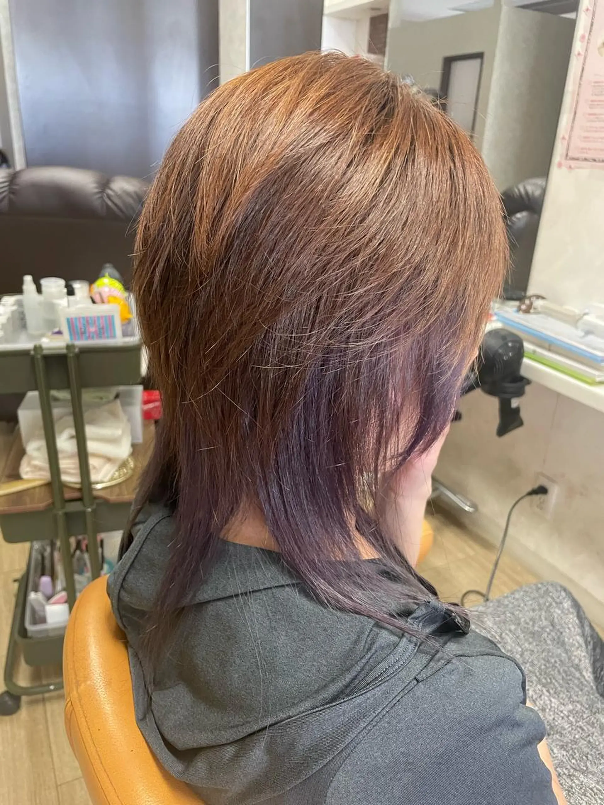 ミディアム カラー インナーカラー バイオレットカラー ヘアカラー 徳留 もも花のヘアスタイル