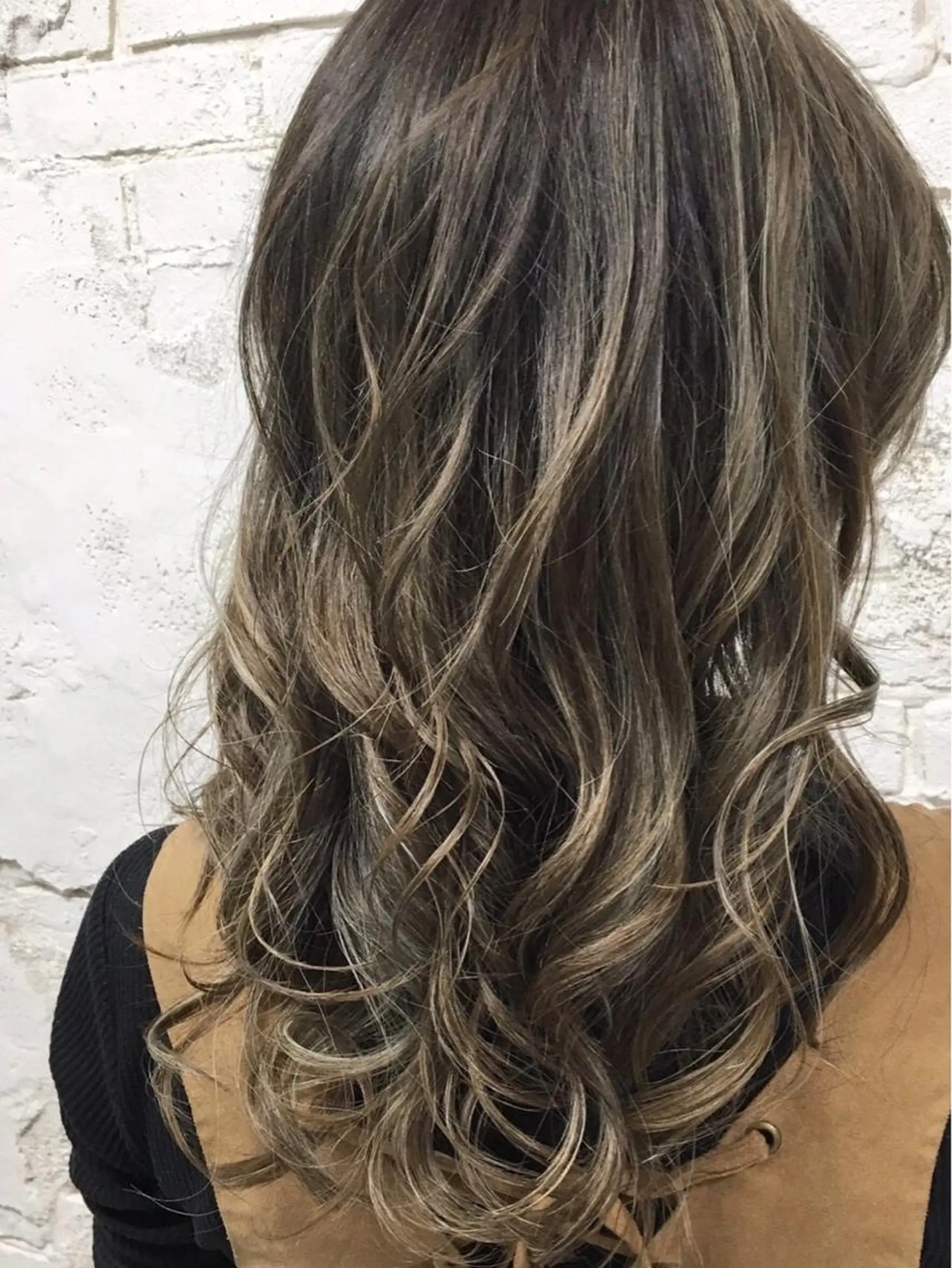 セミロング カラー アディクシーカラー バレイヤージュ ブリーチ ケアブリーチ ダブルカラー welring hair salon所属・welring hair salonのヘアスタイル