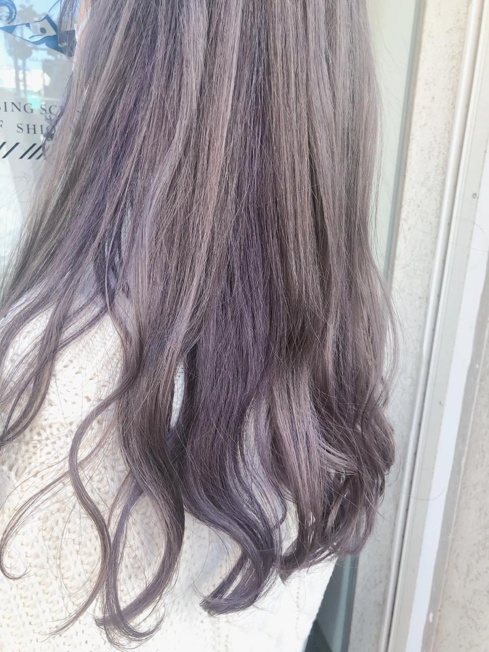 ロング カラー グレージュ ラベンダーカラー CoCooN minamiのヘアスタイル