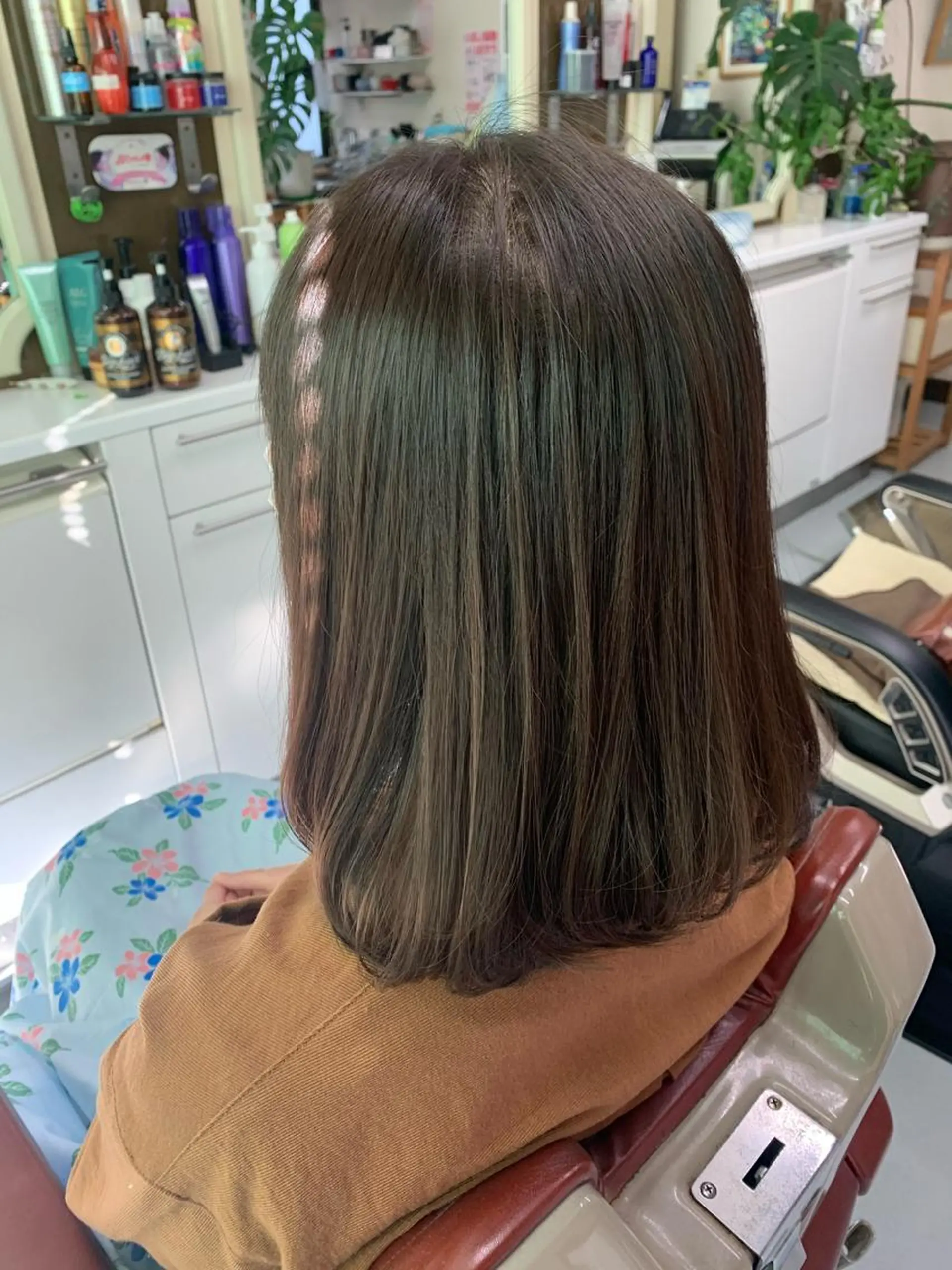 ミディアム カラー ブラウンカラー 透明感カラー ナチュラルブラウン カット ヘアカラー トリートメント ストウ ナナエのヘアスタイル