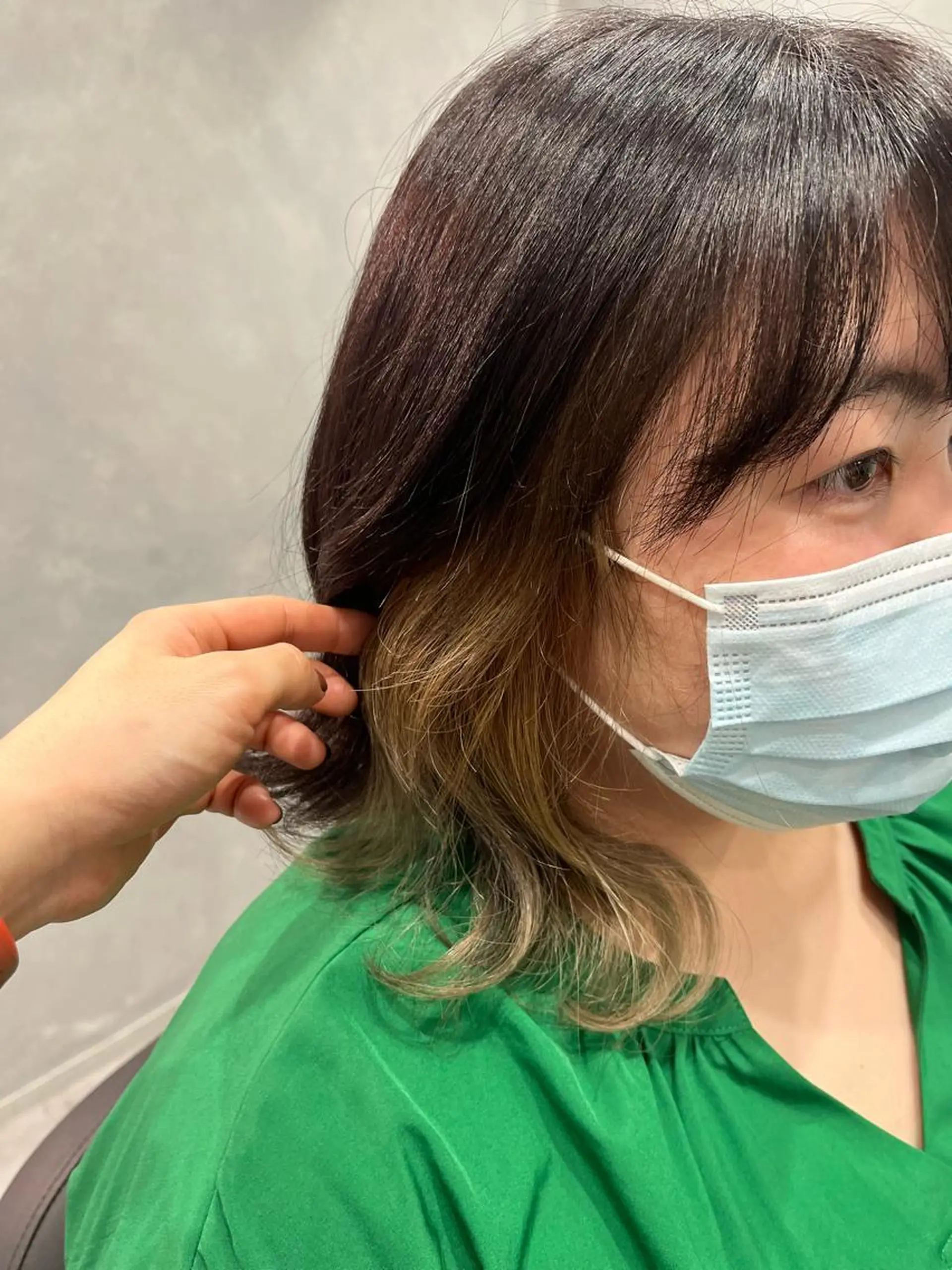 ミディアム カラー イヤリングカラー ヘアカラー LUANA/千種 さなのヘアスタイル