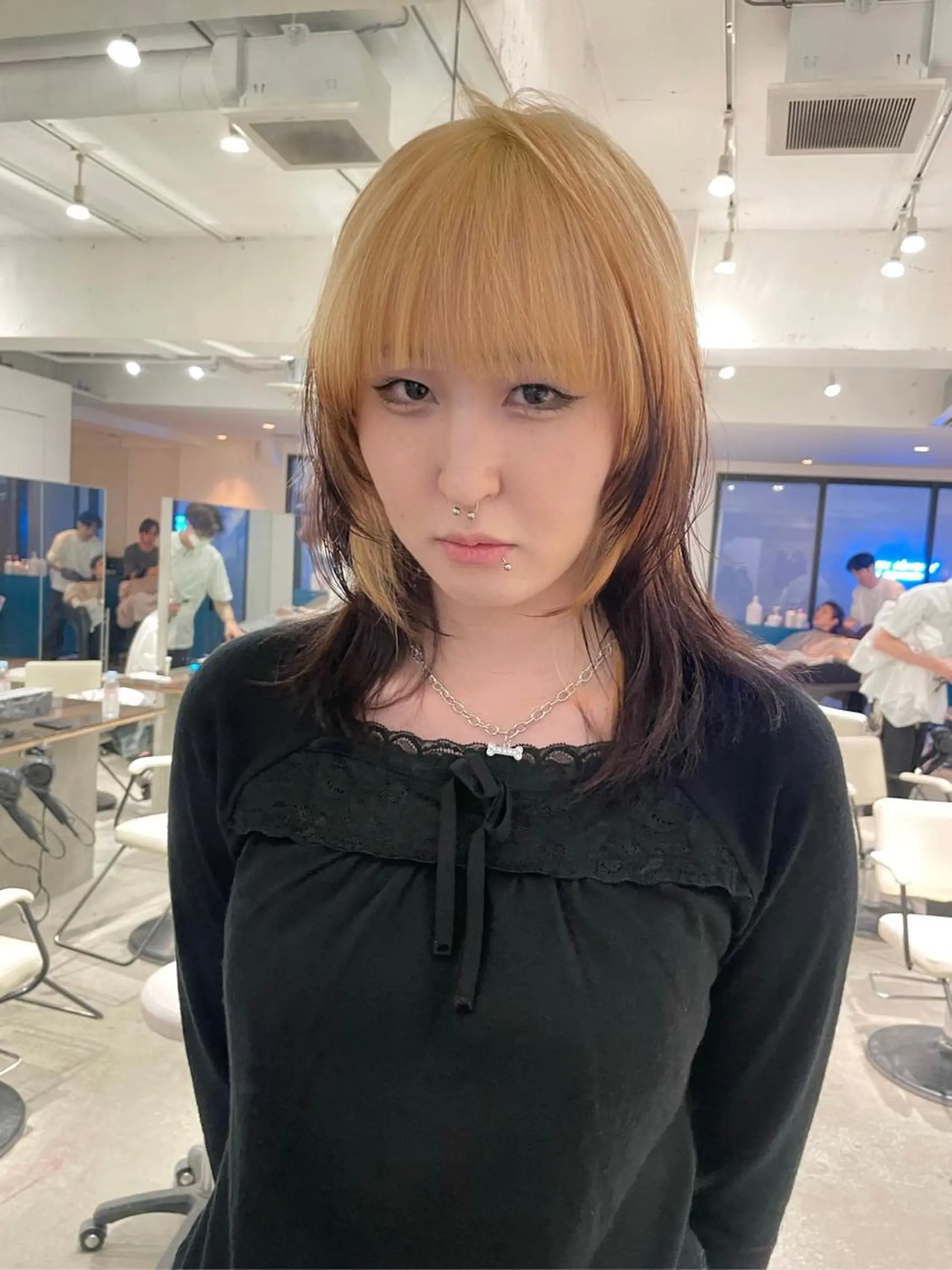 セミロング カラー セミロングパーマ バレイヤージュ ブリーチ ケアブリーチ デザインカラー ヘアカラー トリートメント スパイラルパーマ 🌐hina⭐️のヘアスタイル