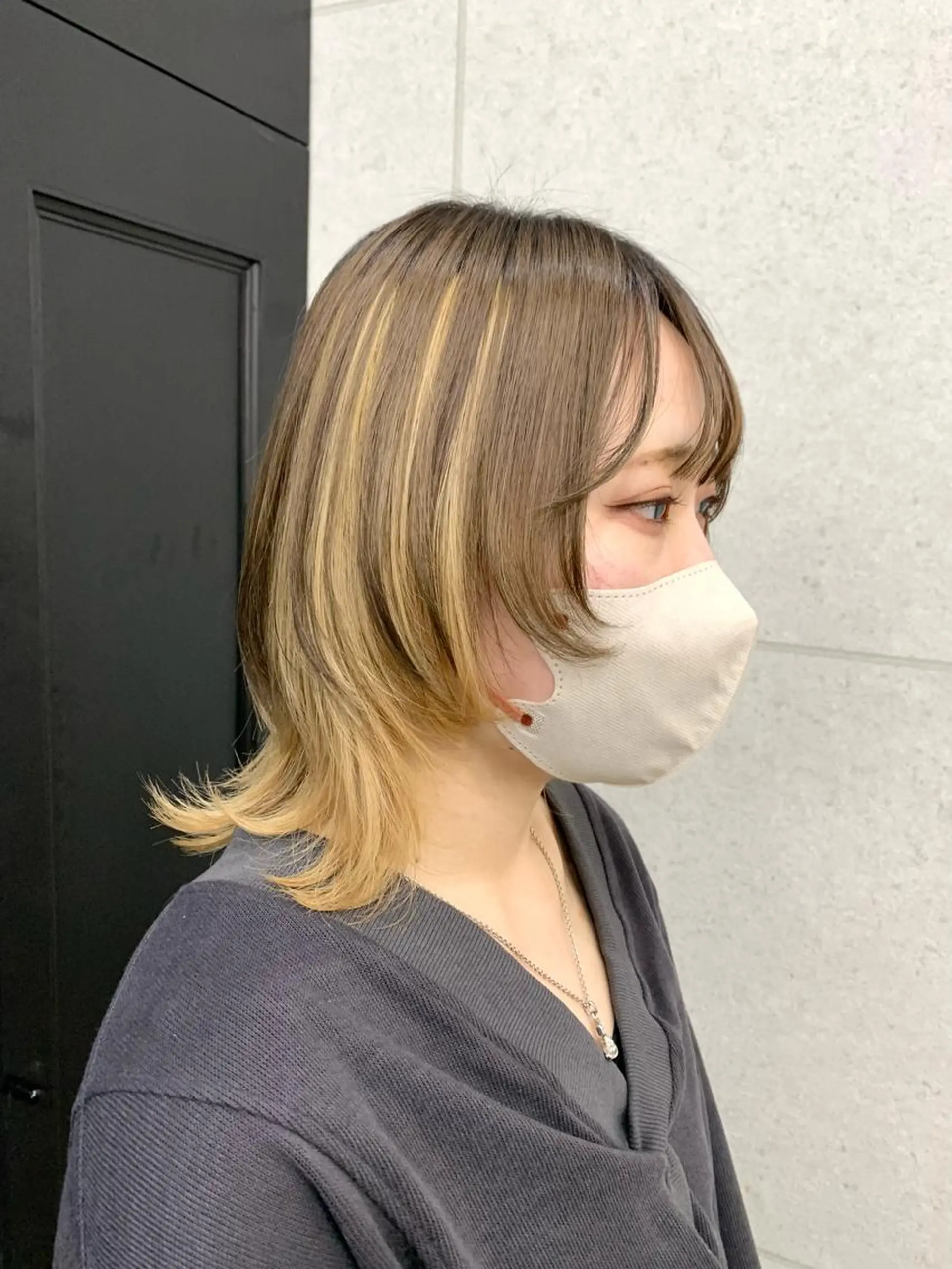 ミディアム レイヤー ハイトーン 暖色⭐︎KANAKOのヘアスタイル