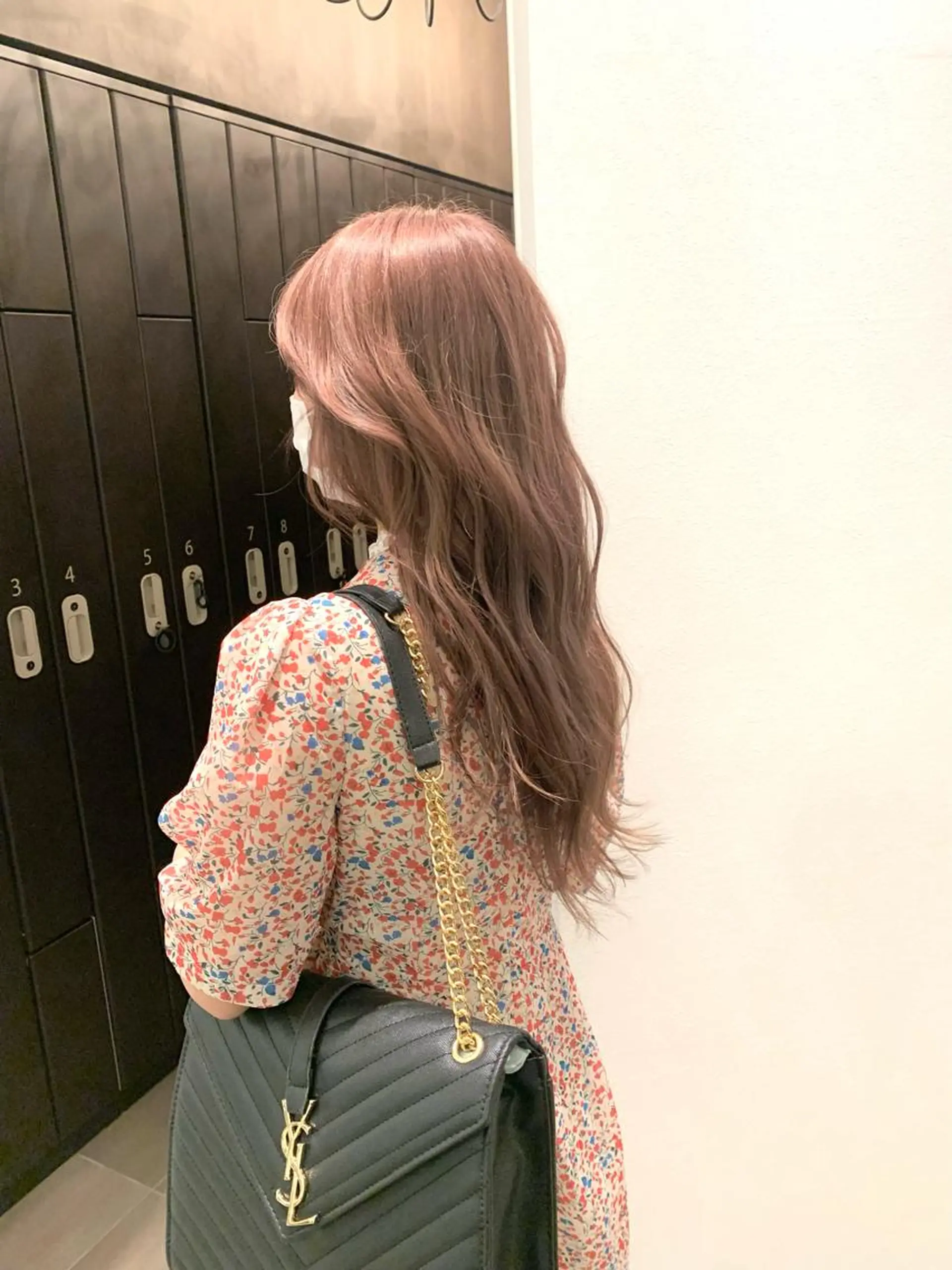 ロング カラー ウルフとハイトーン みっちー✂️のヘアスタイル