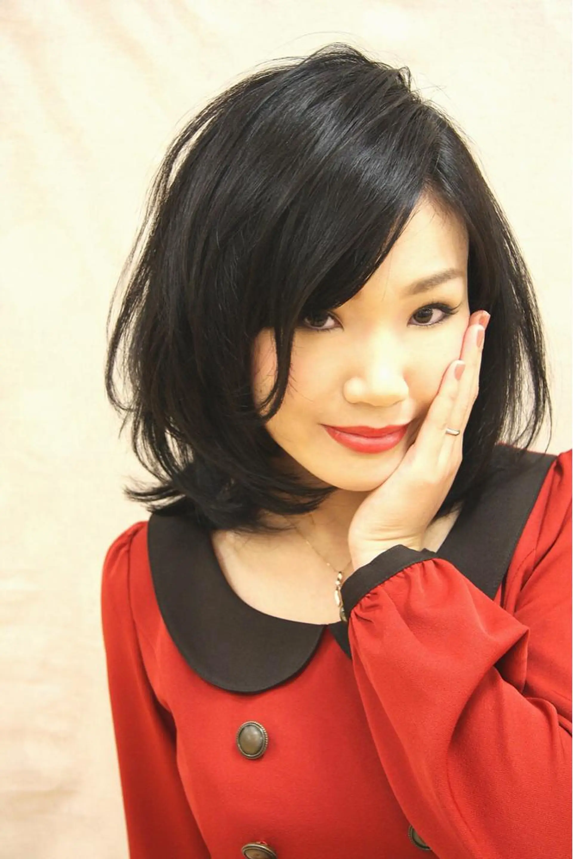 ミディアム 外ハネヘア 田中 奈布のヘアスタイル