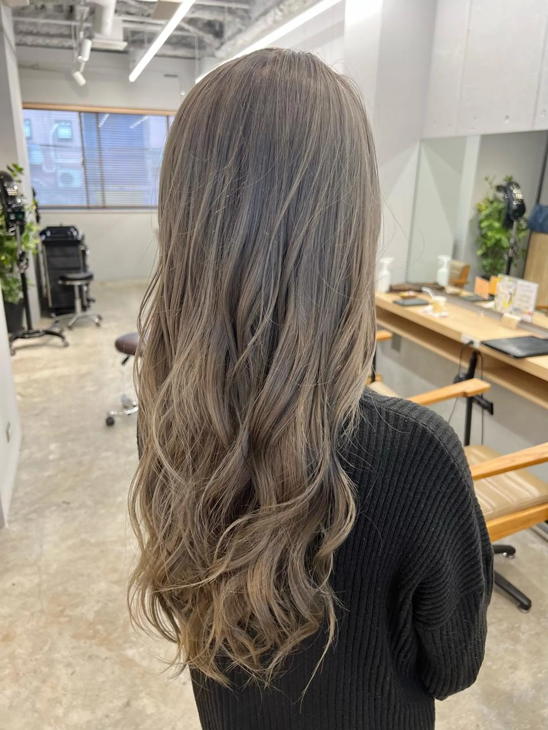 ロング カラー ベージュカラー ミルクティーベージュ 代表　YUKI ☆のヘアスタイル