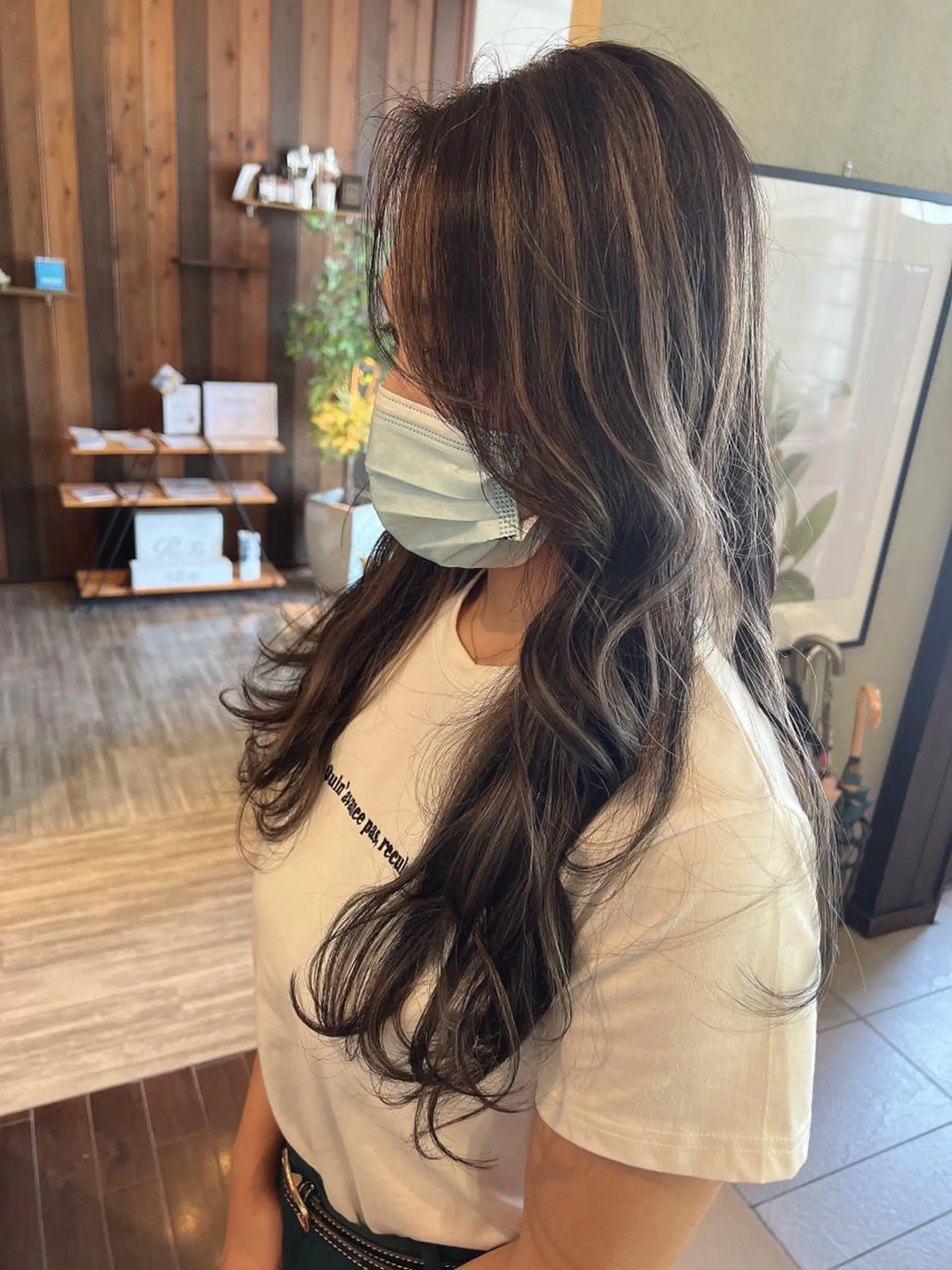 ロング ハイライト ヘアカラー トリートメント 具志 正太のヘアスタイル