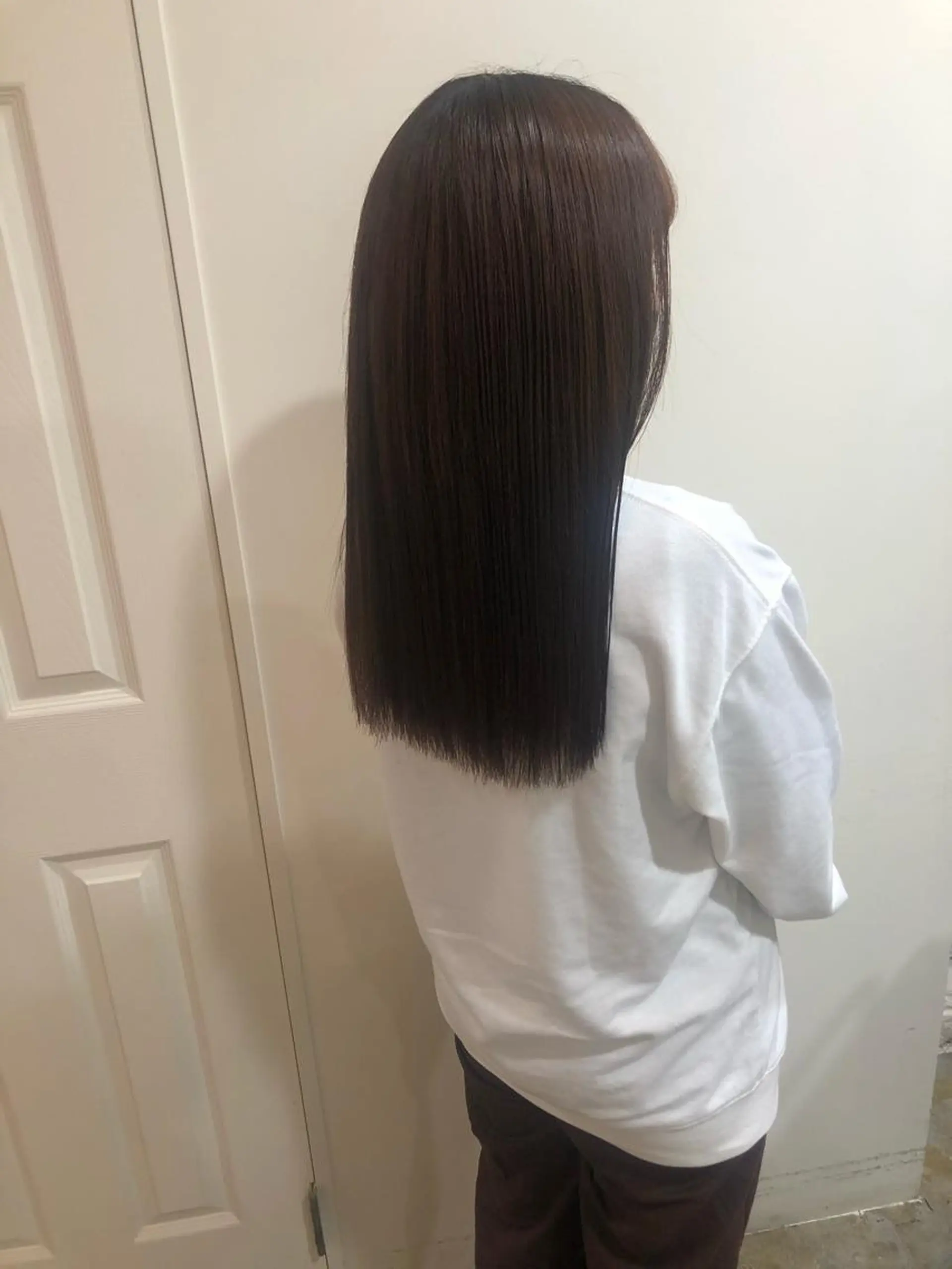 セミロング カラー カット ヘアカラー トリートメント MIOベージュカラー 柔らかいカラーのヘアスタイル