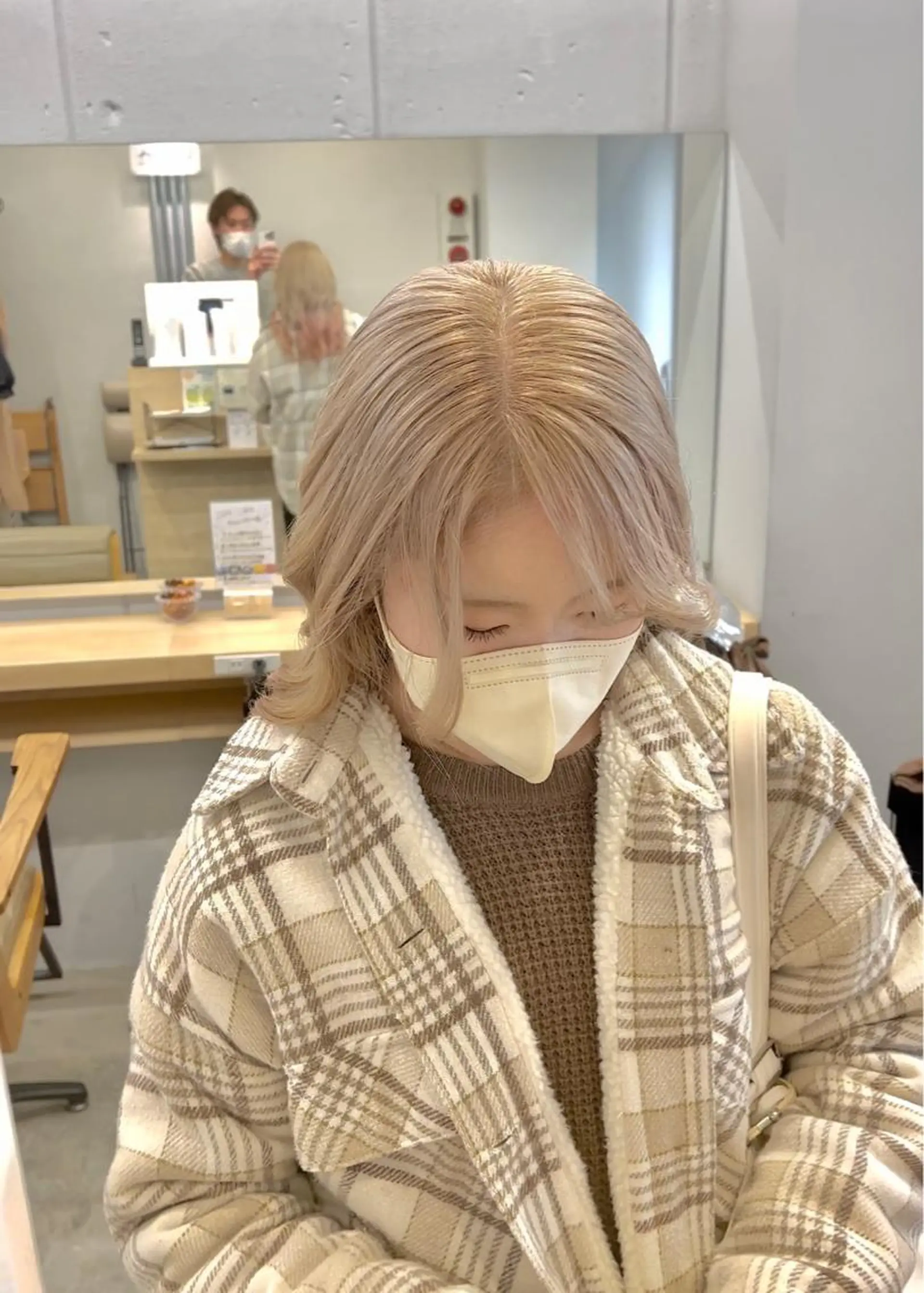 ロング カラー SALOWIN柏Suite所属・ブリーチ毛の縮毛矯正 ハイトーン/岡本智樹のヘアスタイル