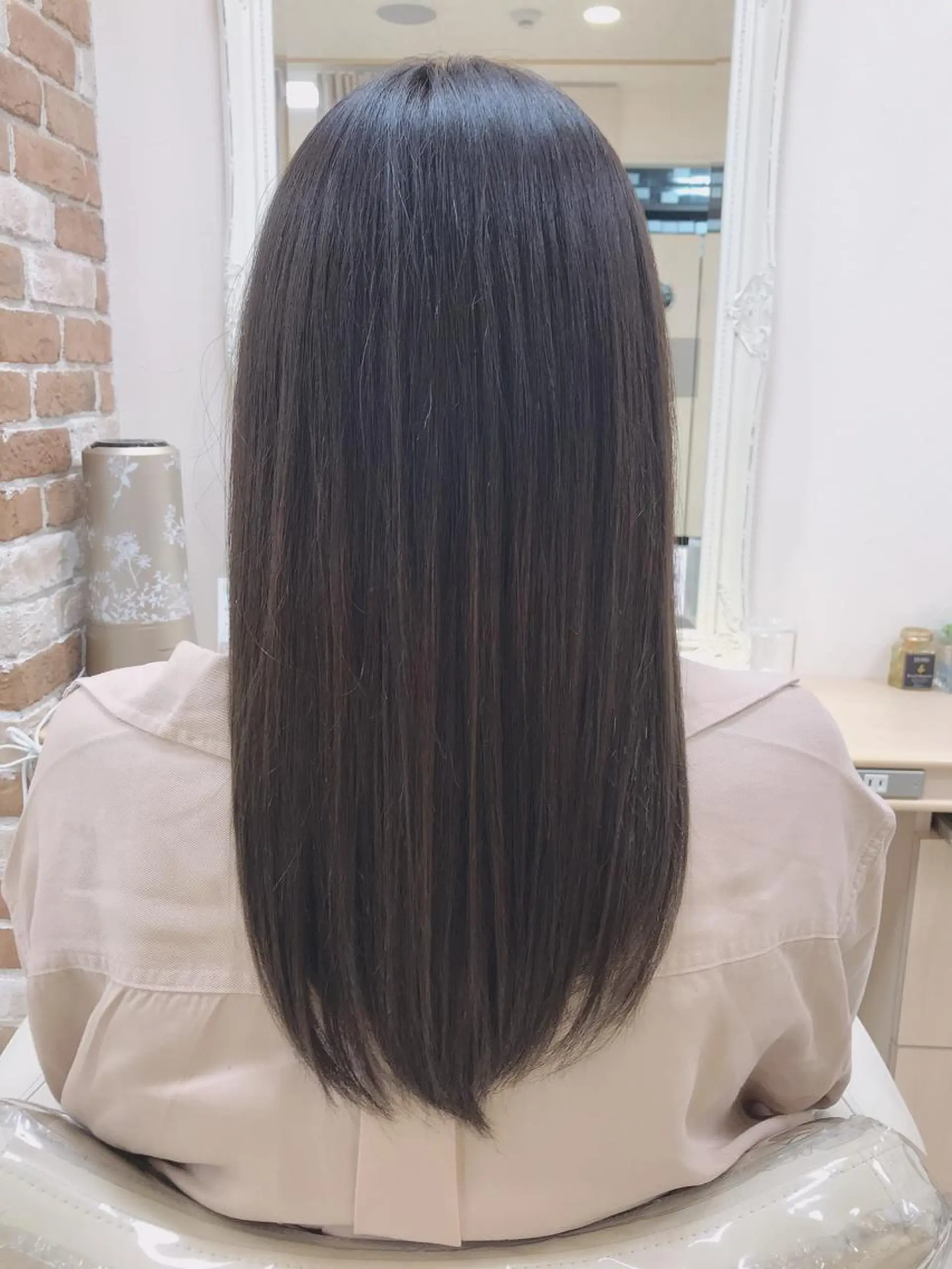 セミロング 店長ハイトーンカラー 柞山史奈のヘアスタイル