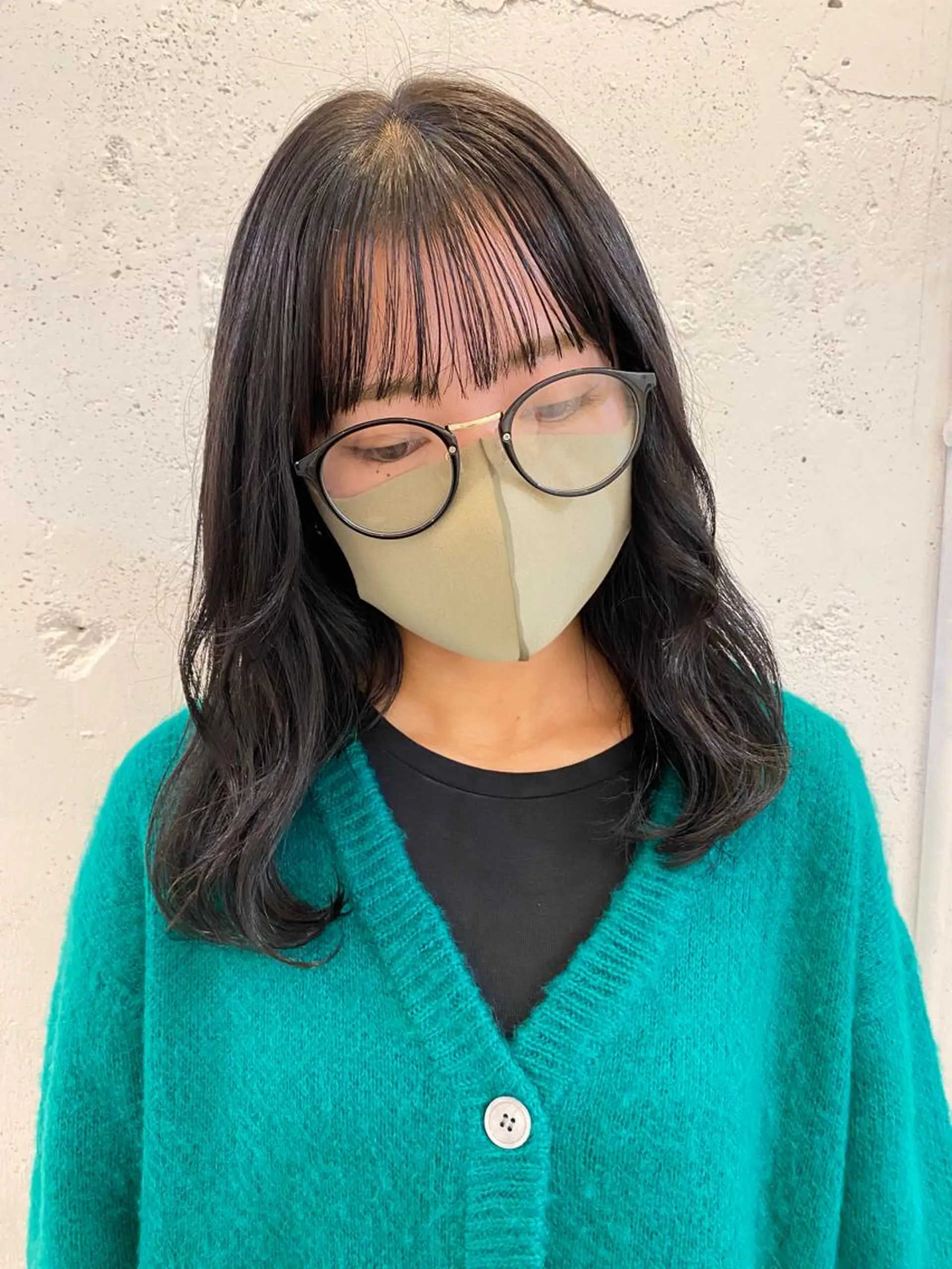 ロング カラー アッシュ アッシュグレー アッシュグレージュ グレージュ ブリーチなしカラー ダブルカラーエクステのヘアスタイル