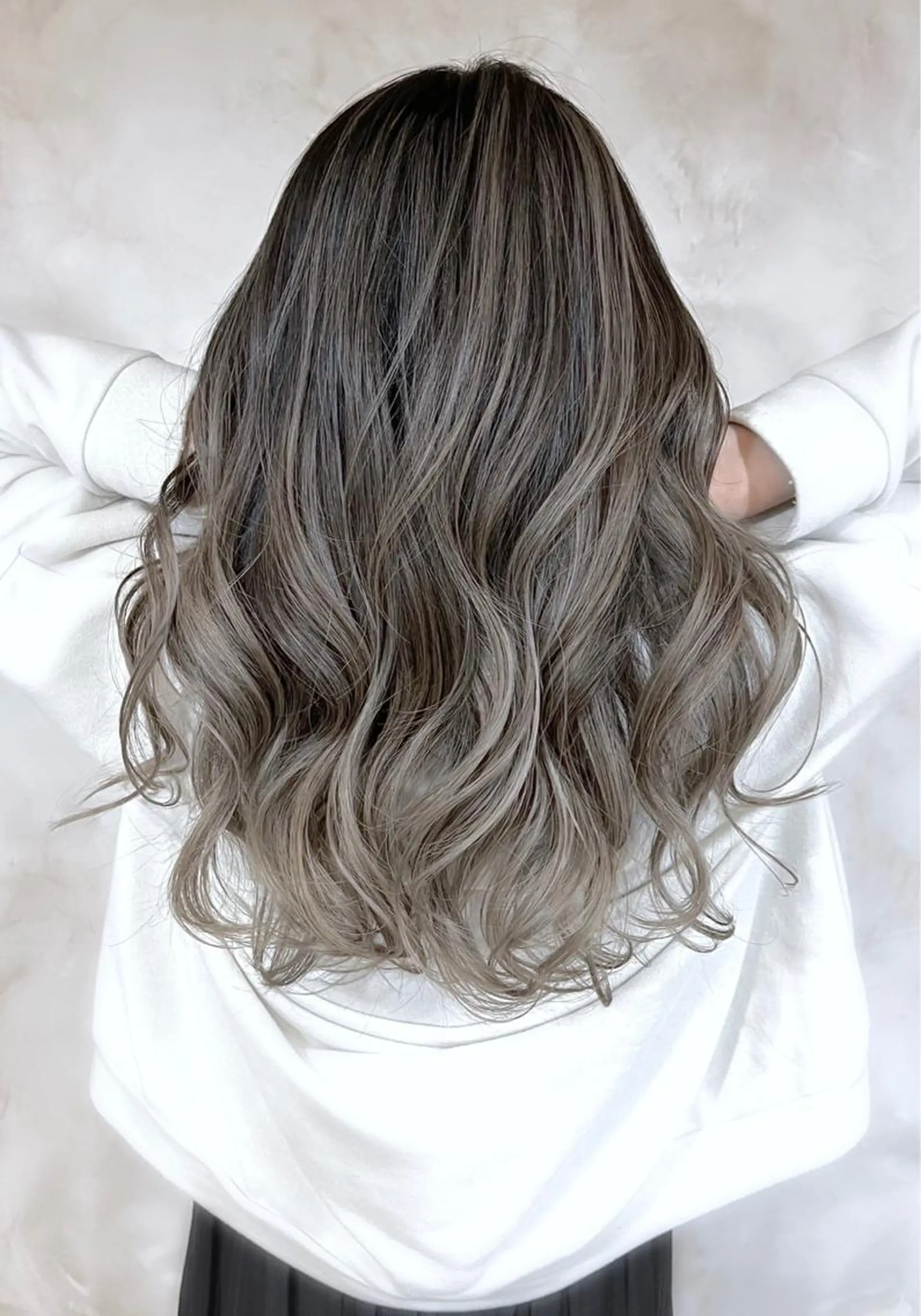 セミロング レイヤーカット カット ヘアカラー 🤍デザインカラー 特化🤍HIROのヘアスタイル