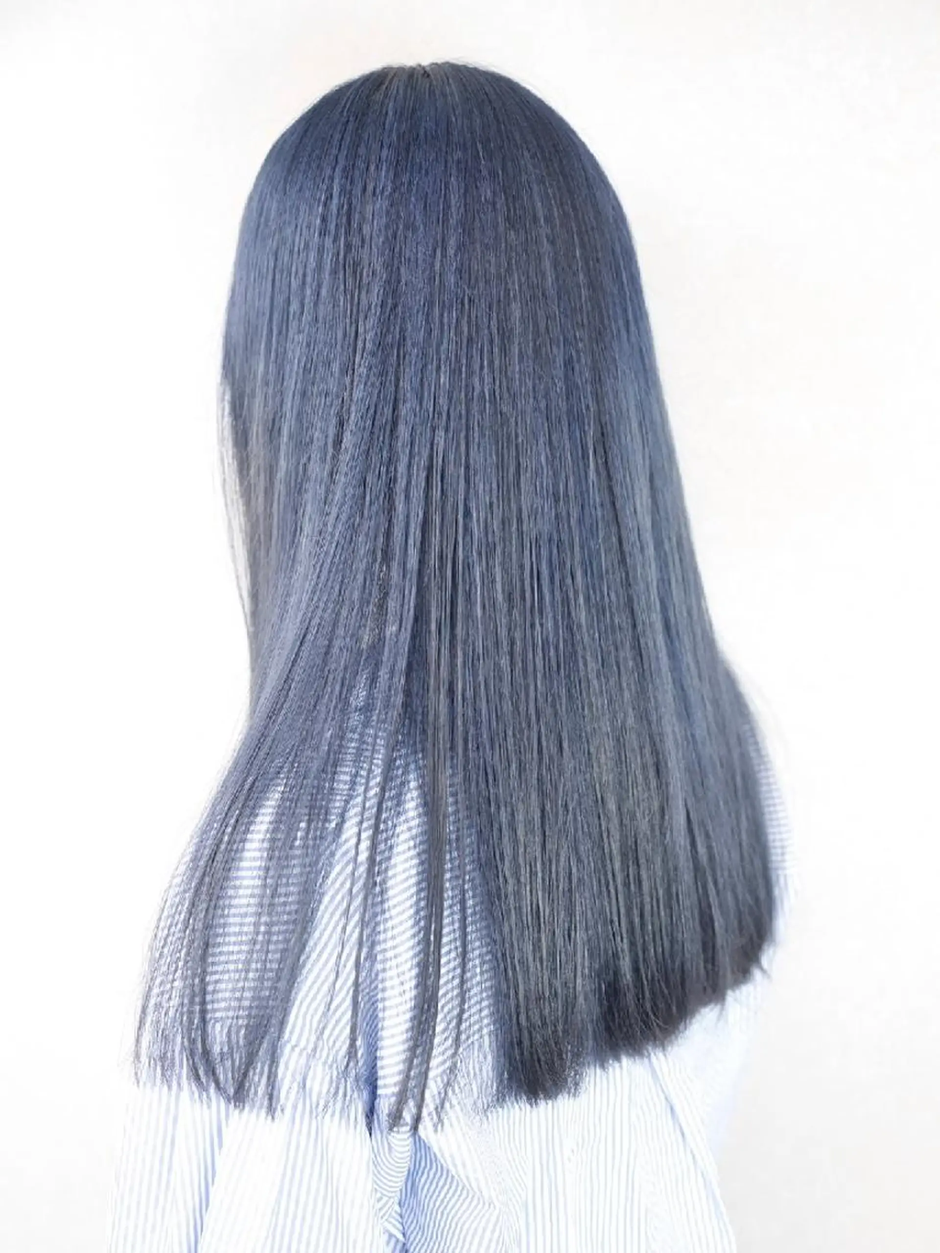 ロング カラー ブリーチ ブロンド ブルーカラー シルバー ホワイトブロンド カット ヘアカラー トリートメント Armoire所属・安藤悠里/ハイトーン /デザインカラーのヘアスタイル