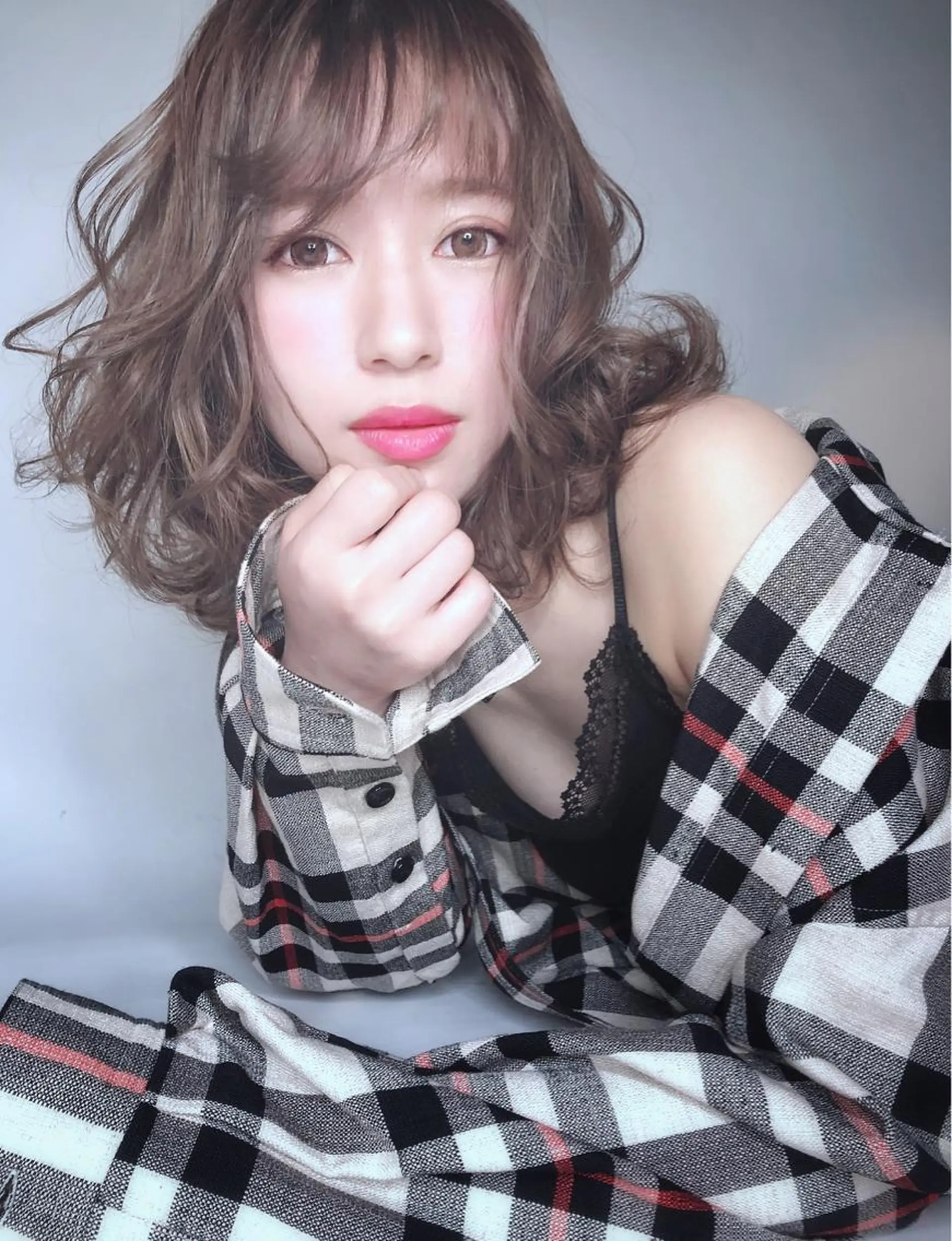 ミディアム カラー アッシュ ベージュカラー omocha hair salon所属・大嶋 伸吾のヘアスタイル