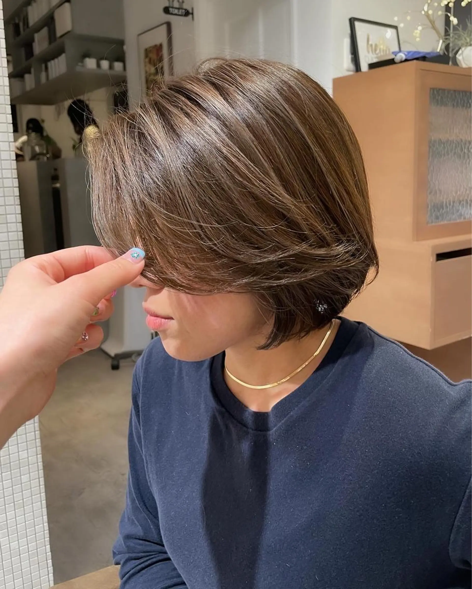 ショート カラー グレージュ ハイライトカラー 顔まわりレイヤー ハイライト レイヤーカット ナガミネアリサ/ 学芸大学/海外ヘアのヘアスタイル