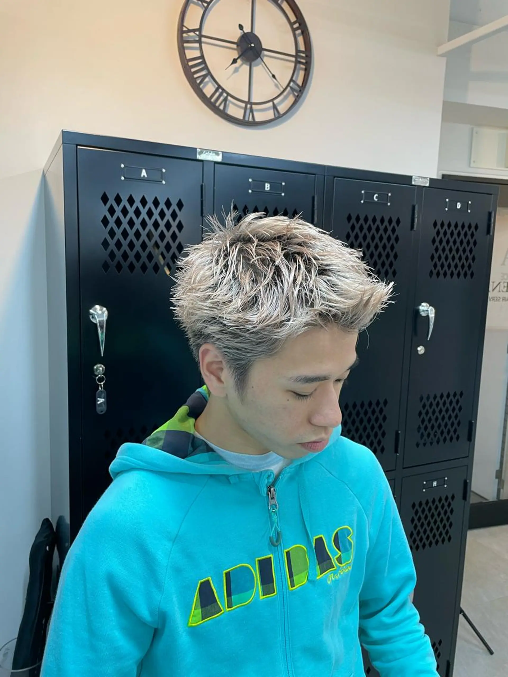 ショート カラー 沖見 颯斗のヘアスタイル