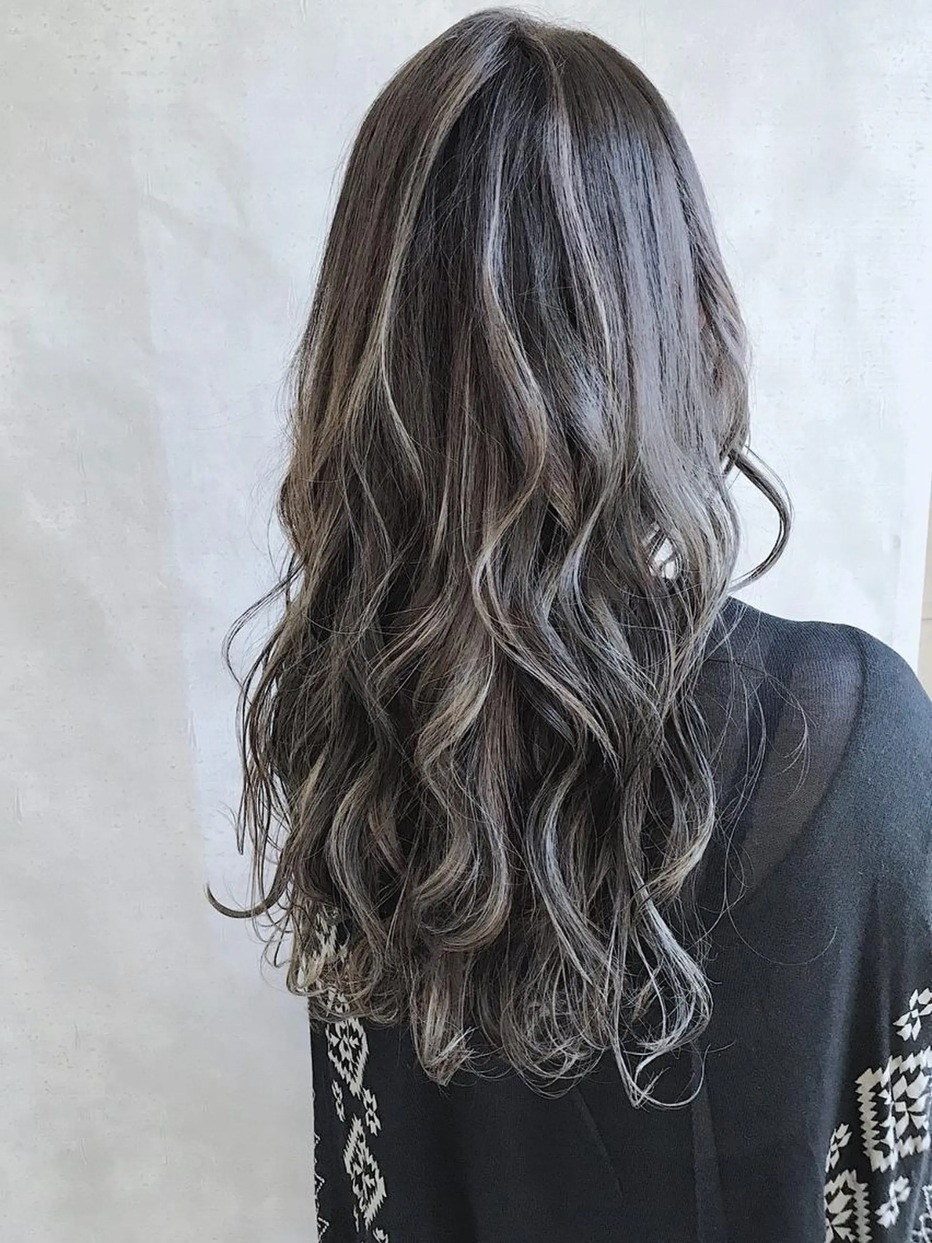 ロング カラー アディクシーカラー ブリーチ ケアブリーチ ダブルカラー ハイライトカラー MOU namba ムウナンバのヘアスタイル