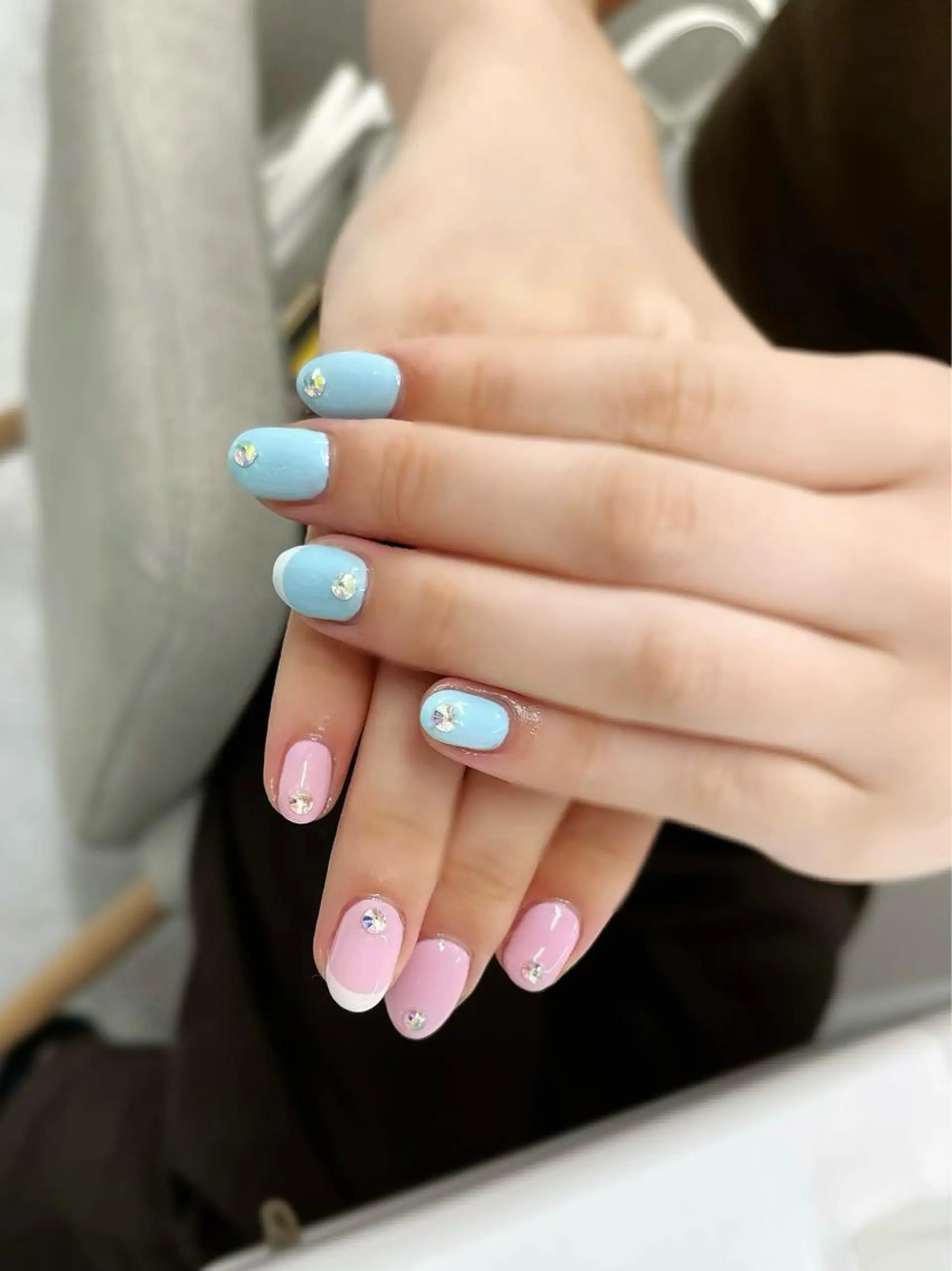 ネイル ストーンネイル ハンドネイル Bianca🩶 SHIONOのネイルデザイン