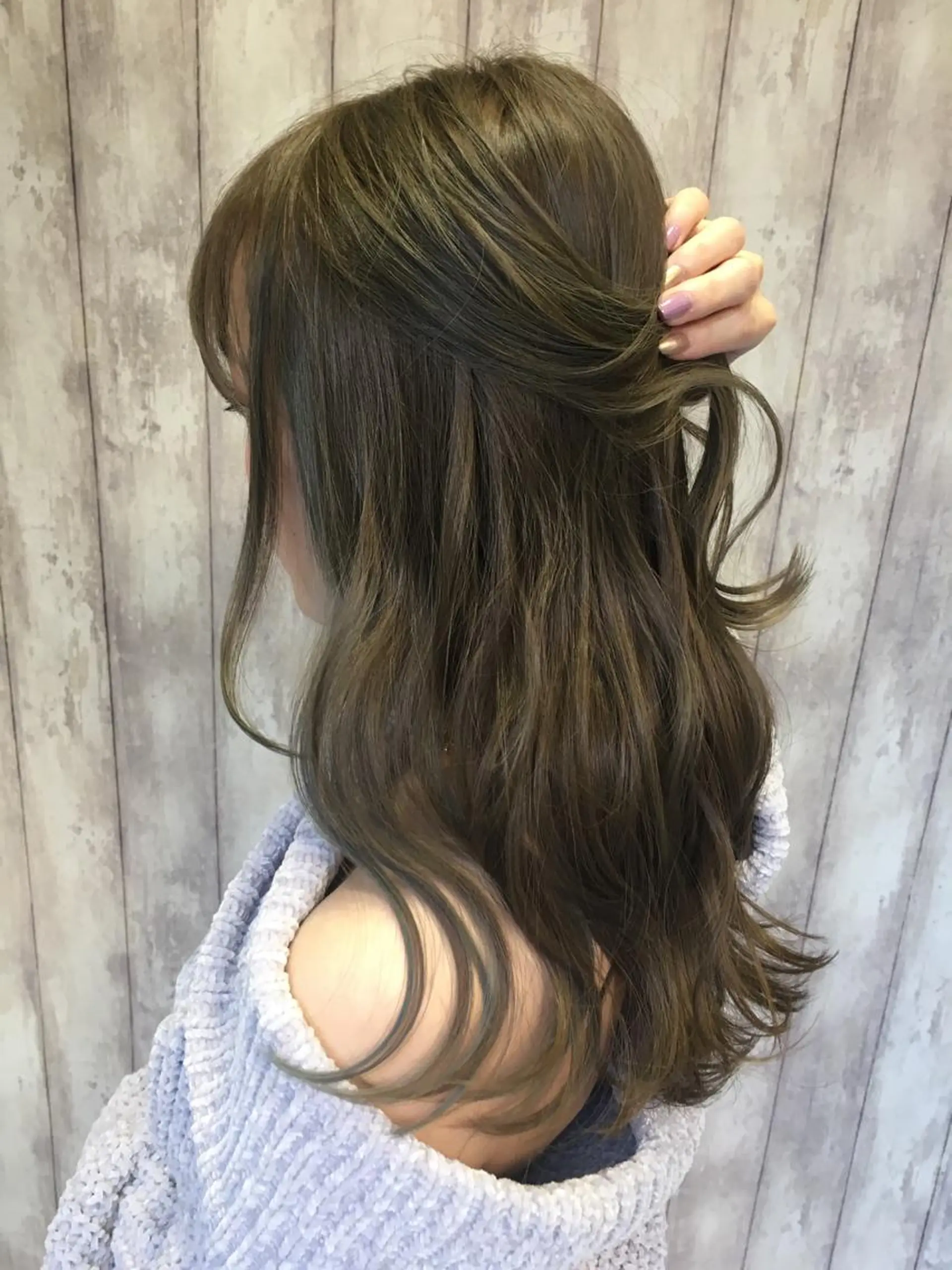 カラー トップスタイリスト 小澤純一のヘアスタイル